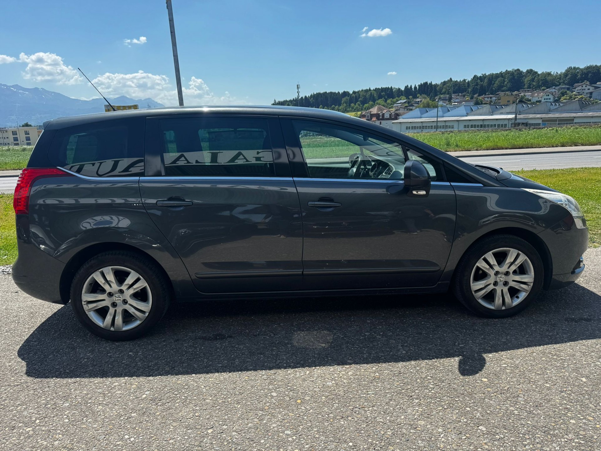 PEUGEOT 5008 1.6 HDI Sport EGS6-image-3