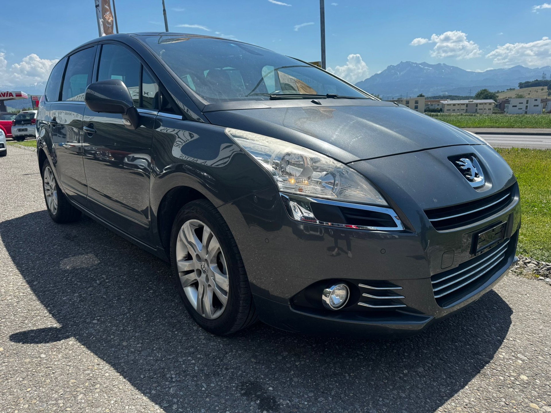 PEUGEOT 5008 1.6 HDI Sport EGS6-image-2