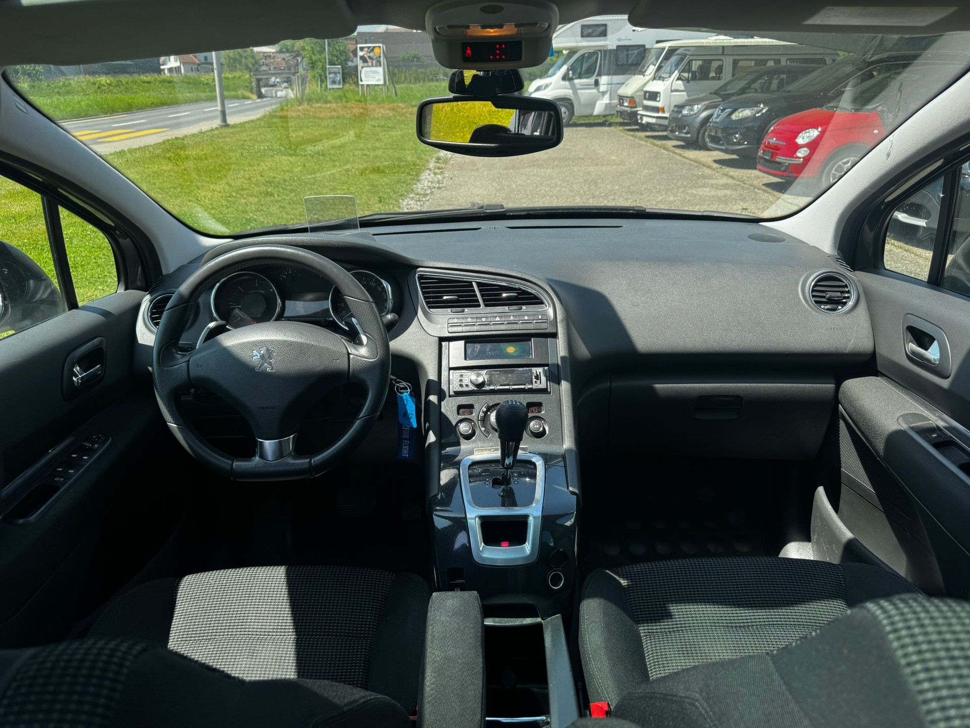 PEUGEOT 5008 1.6 HDI Sport EGS6-image-8