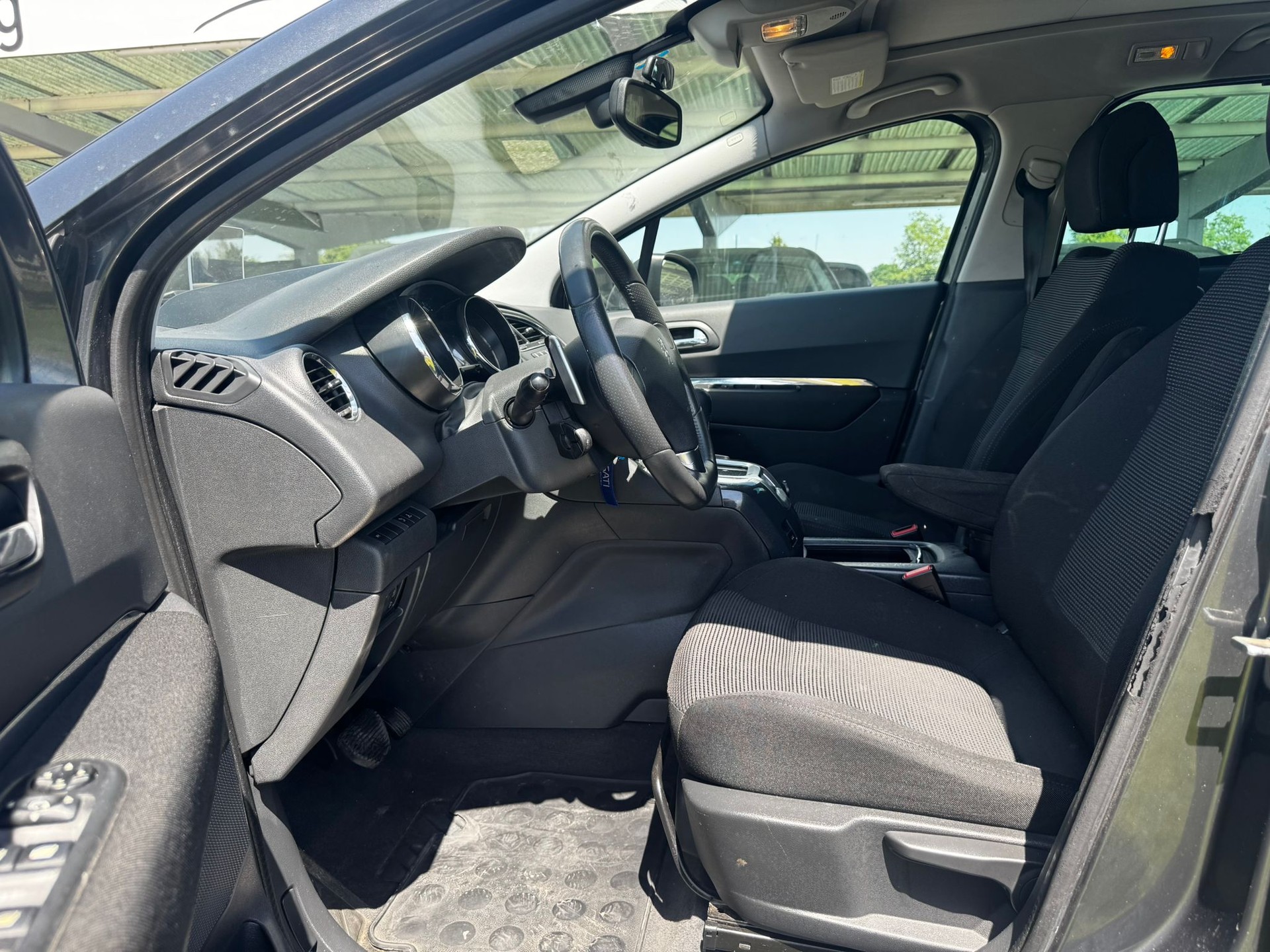 PEUGEOT 5008 1.6 HDI Sport EGS6-image-9