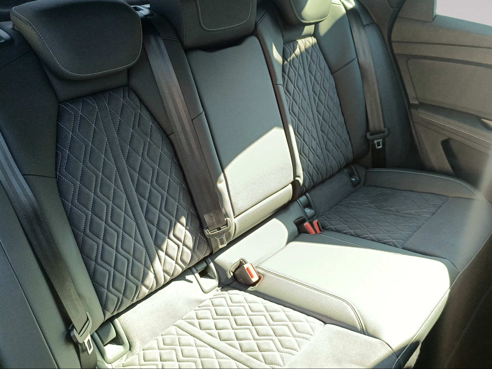 AUDI Audi Q4 45 e-tron Quattro S-Line / TOP Ausrüstung / CH-Modell Werksgarantie + Gratisservice-image-9