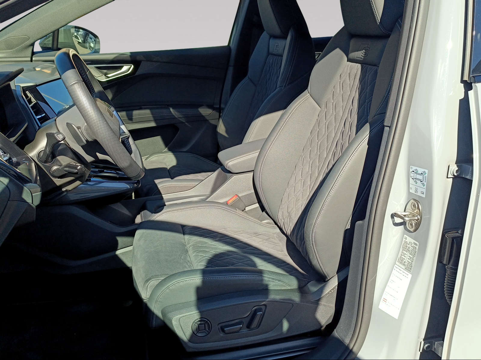 AUDI Audi Q4 45 e-tron Quattro S-Line / TOP Ausrüstung / CH-Modell Werksgarantie + Gratisservice-image-7