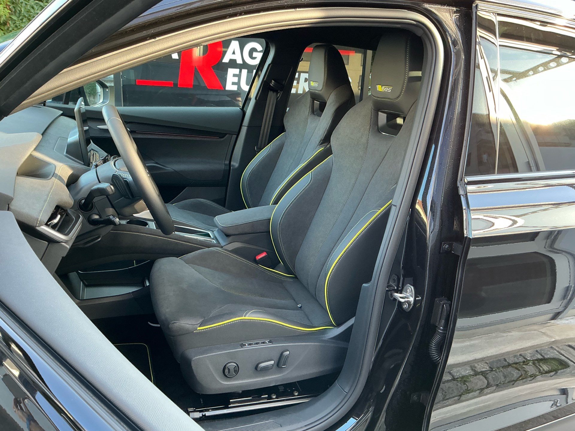 SKODA Elroq RS 4x4 *** MAXX PAKET, ANHÄNGEKUPPLUNG & 4 JAHRE SKODA GARANTIE *** **-image-7