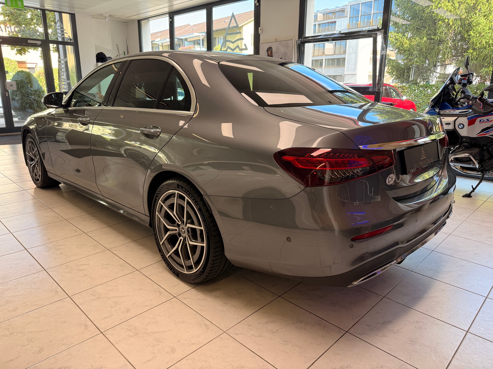 MERCEDES-BENZ E 220 d AMG Line 4matic-image-11
