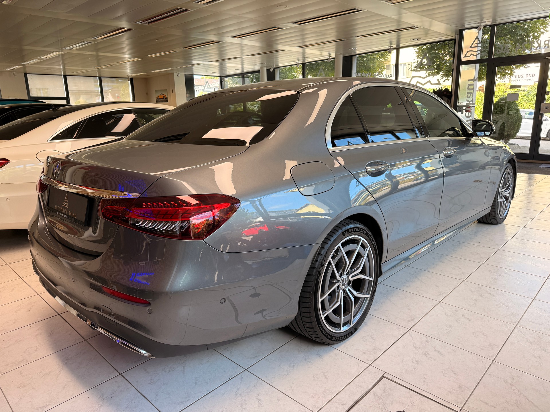 MERCEDES-BENZ E 220 d AMG Line 4matic-image-13