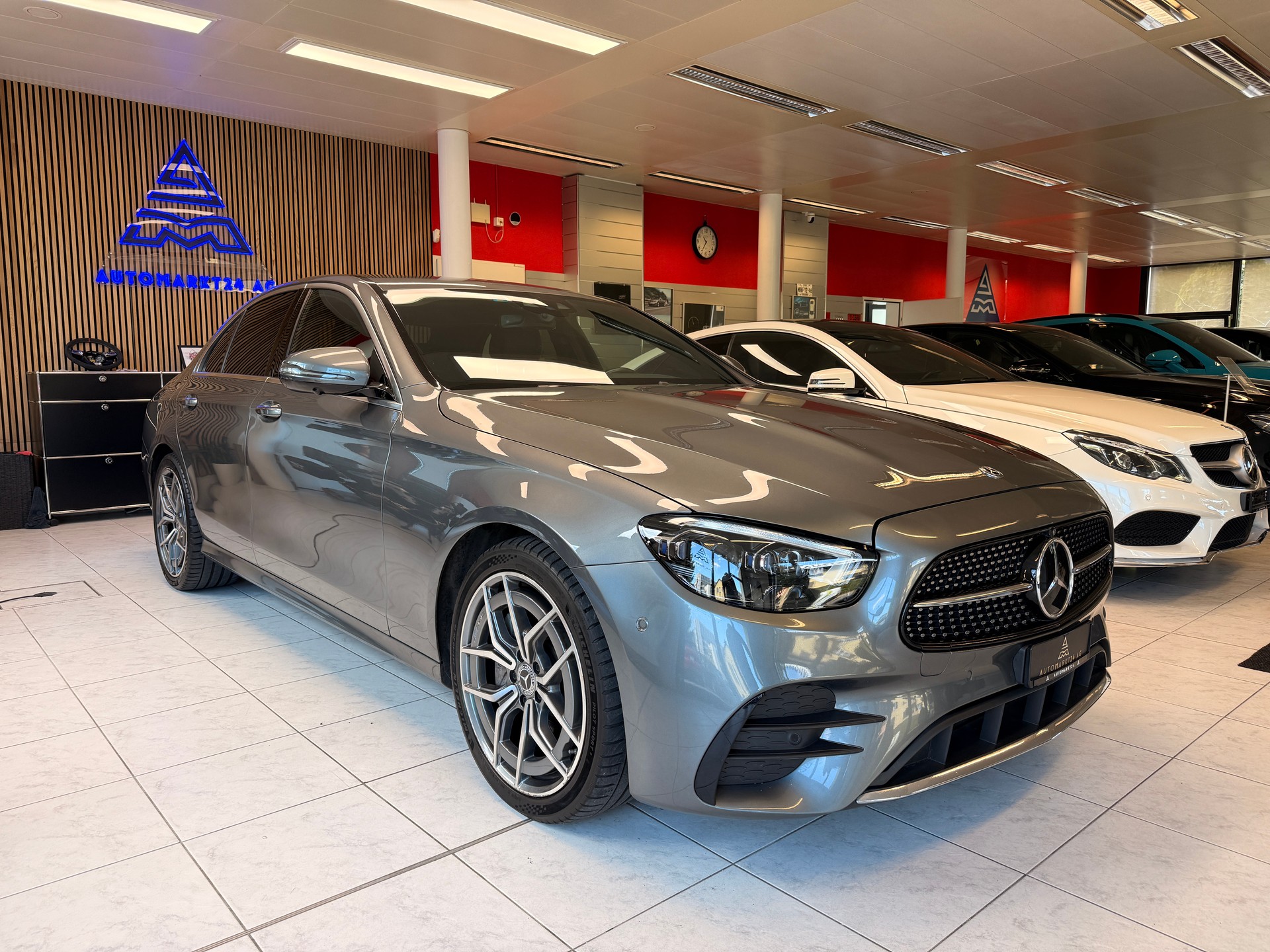 MERCEDES-BENZ E 220 d AMG Line 4matic-image-0