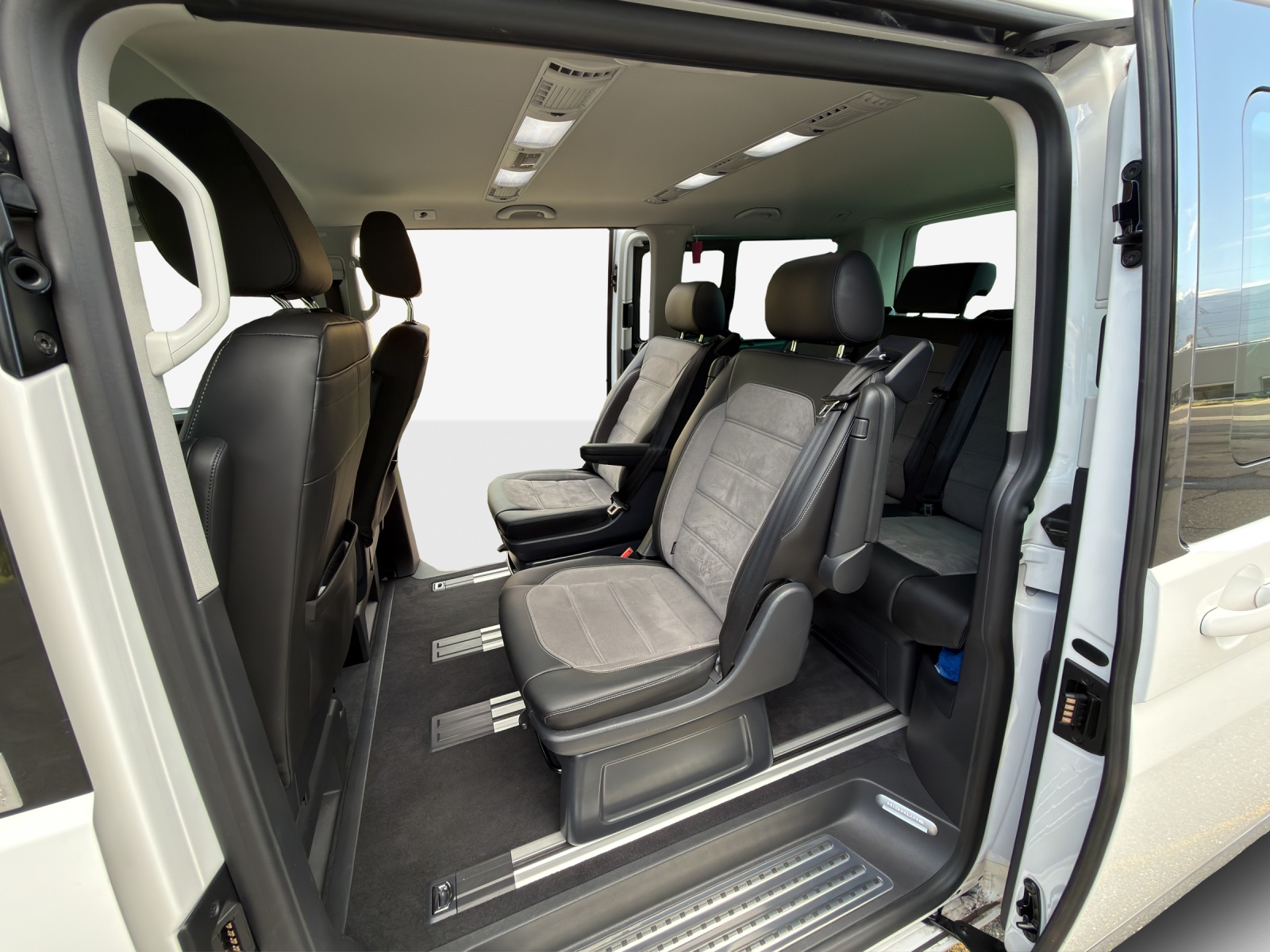 VW T6.1 Multivan 2.0 Bi-TDI Highline Liberty 4Mot. DSG-image-11