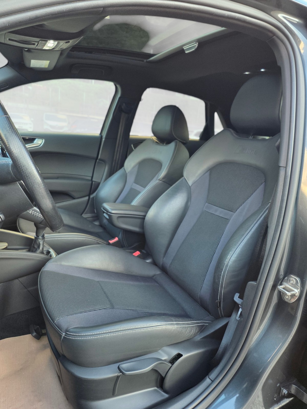 AUDI A1 Sportback 1.4 TFSI Attraction S_LINE-image-11