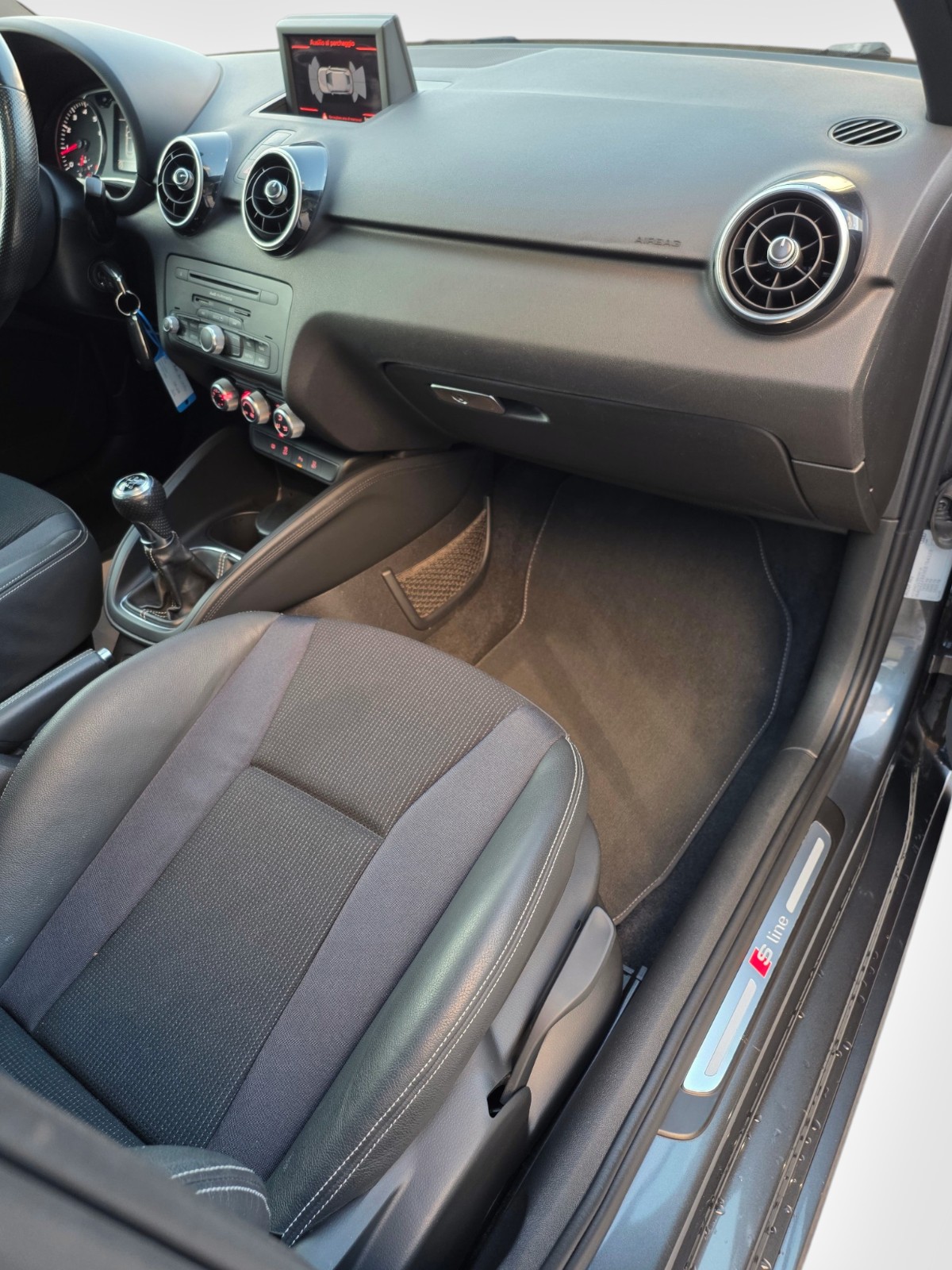 AUDI A1 Sportback 1.4 TFSI Attraction S_LINE-image-13