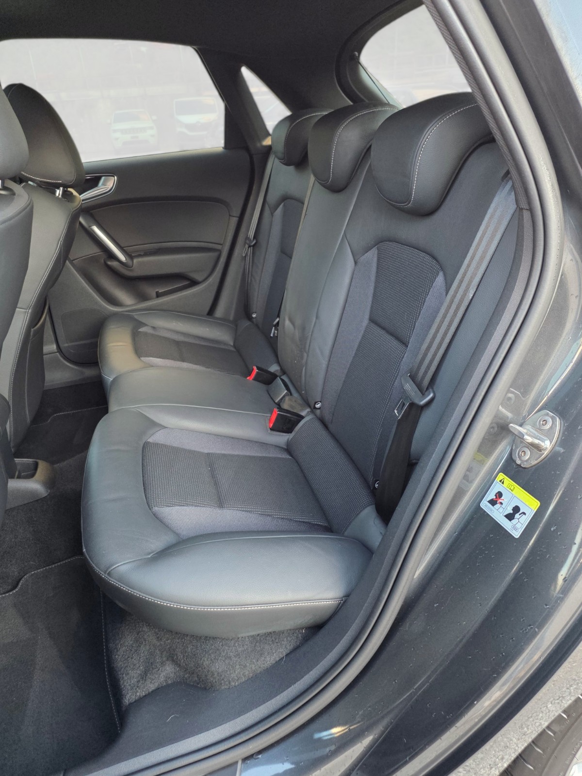 AUDI A1 Sportback 1.4 TFSI Attraction S_LINE-image-12