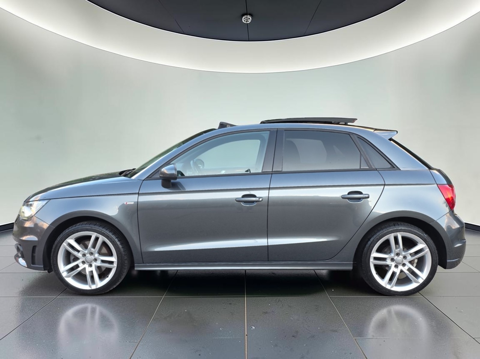 AUDI A1 Sportback 1.4 TFSI Attraction S_LINE-image-7