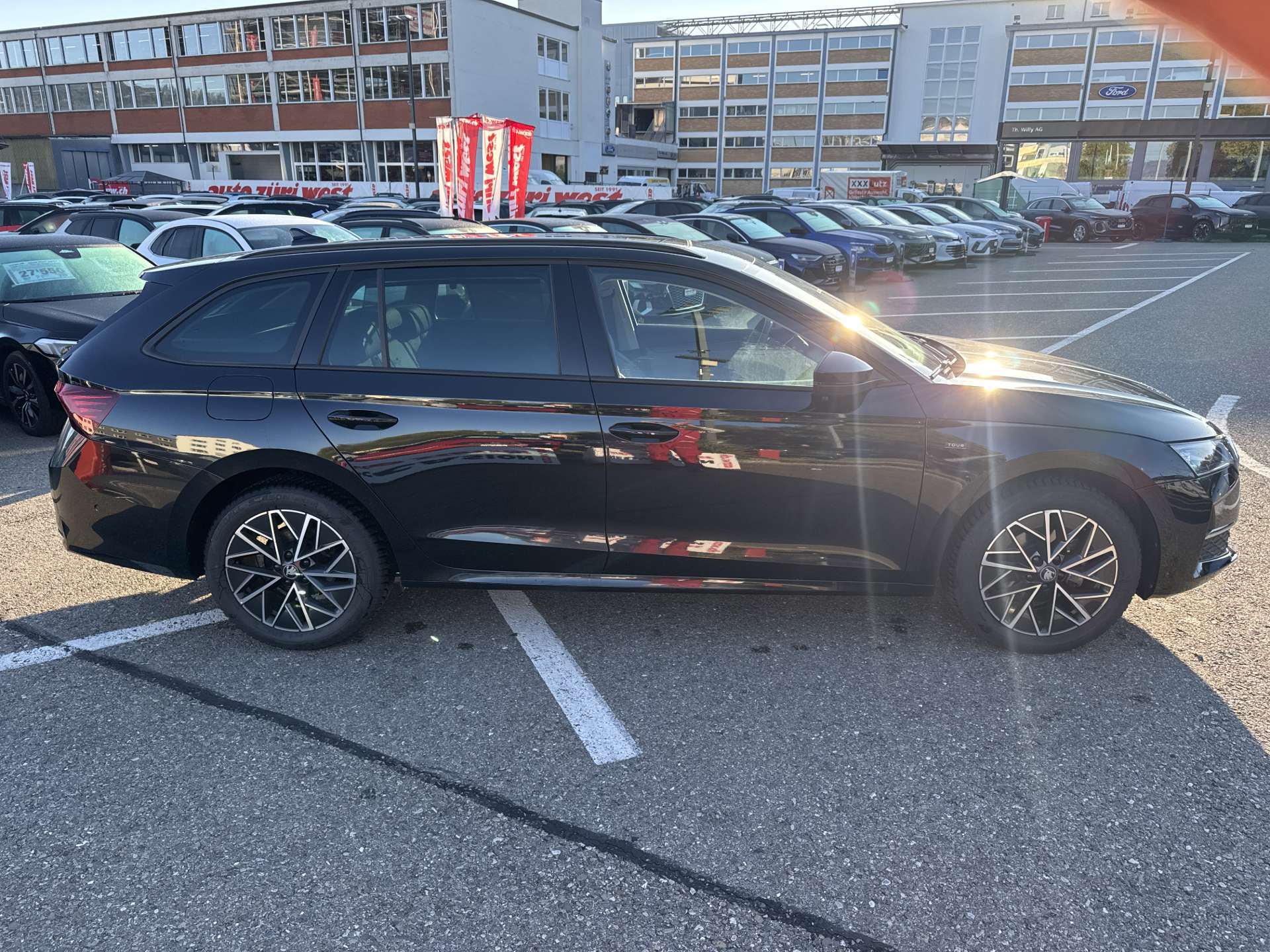 SKODA Octavia Combi 2.0 TDi Selection Tour DSG-Automat-image-10