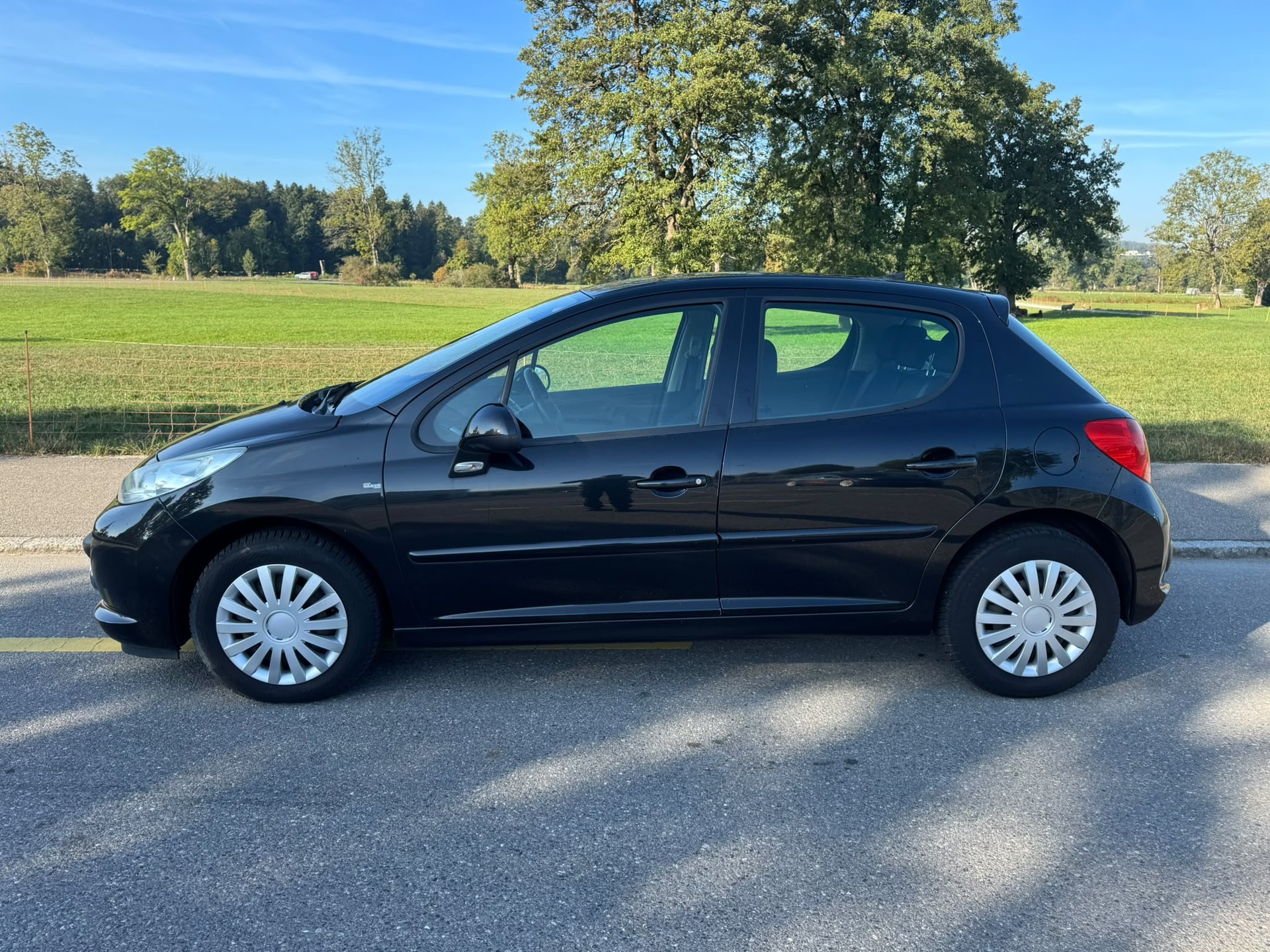 PEUGEOT 207 1.6 16V XT Premium Automatic-image-1