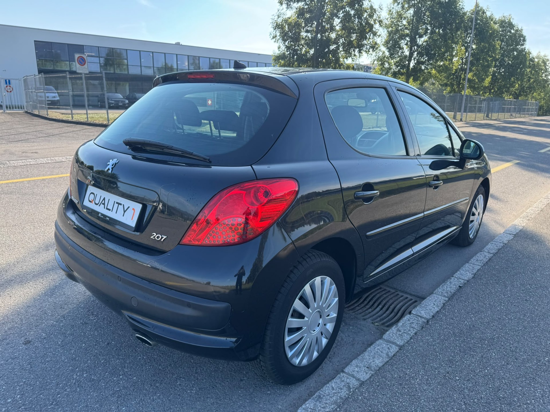PEUGEOT 207 1.6 16V XT Premium Automatic-image-4