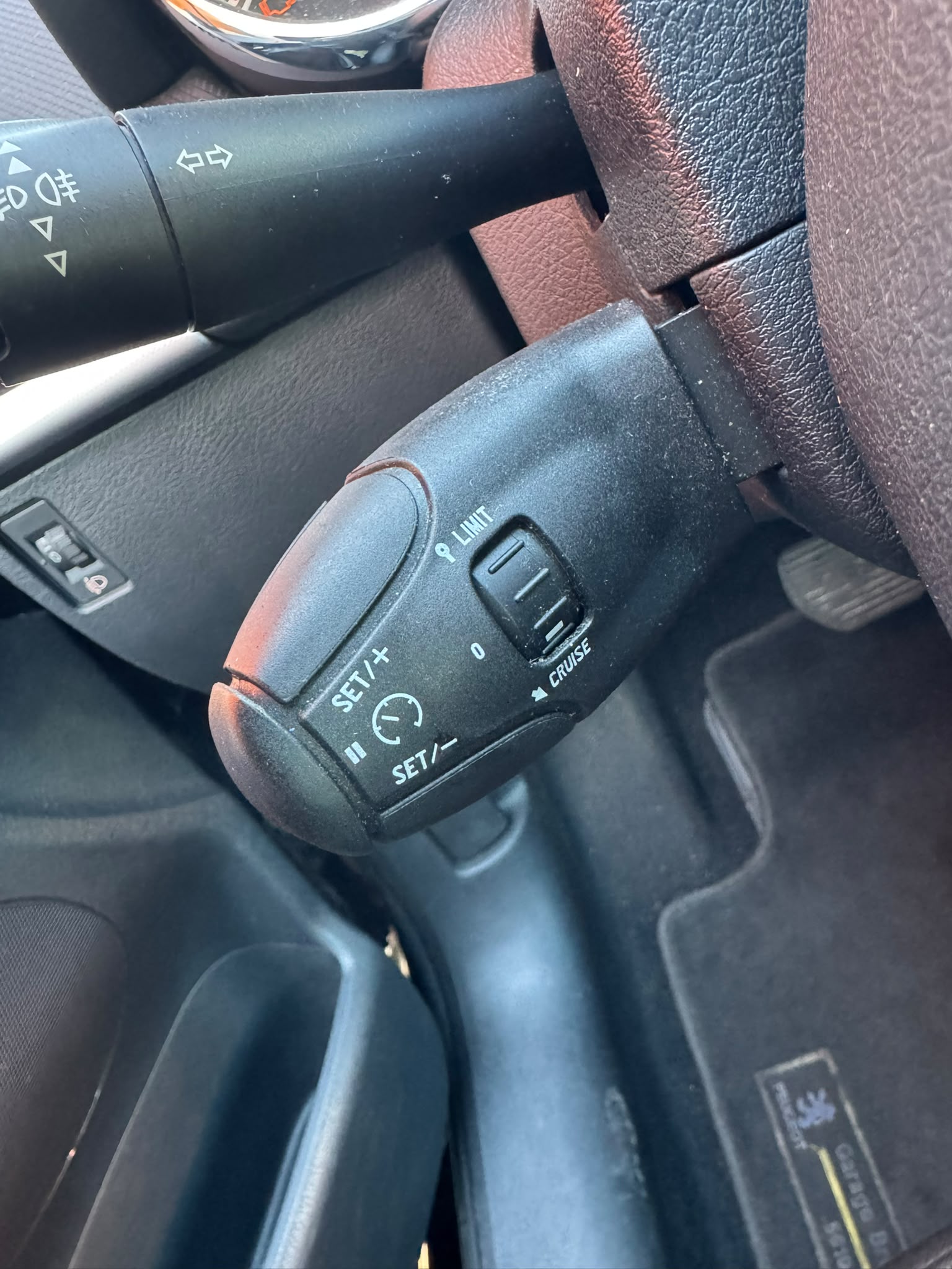 PEUGEOT 207 1.6 16V XT Premium Automatic-image-10
