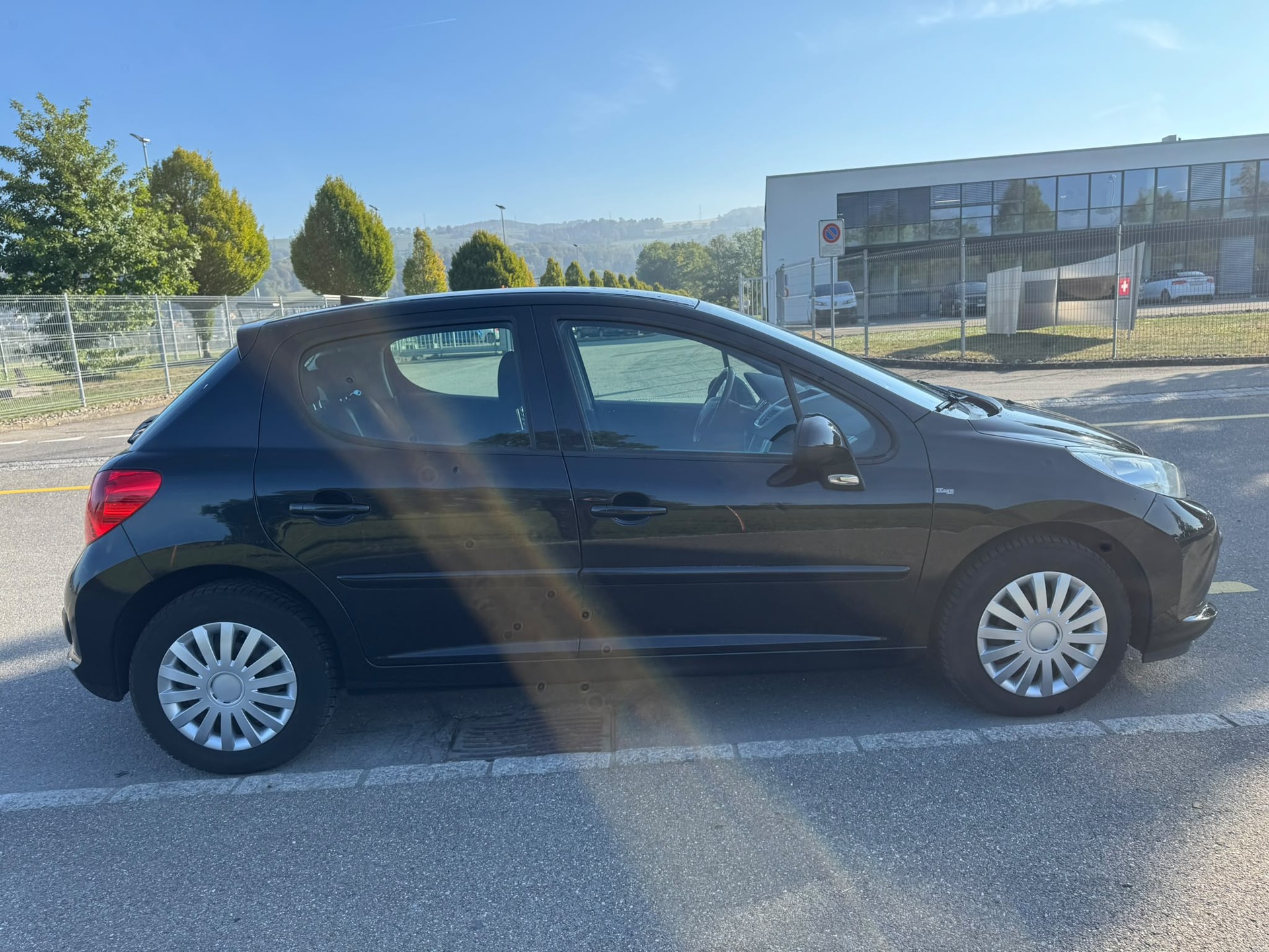 PEUGEOT 207 1.6 16V XT Premium Automatic-image-5