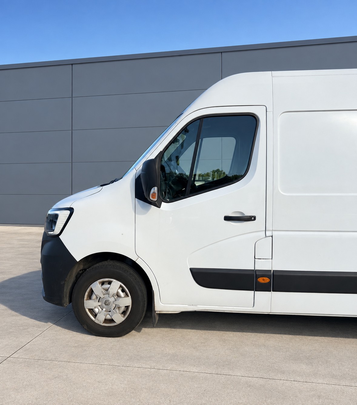 RENAULT 2.3 dCi 135 TwinTurbo-image-2