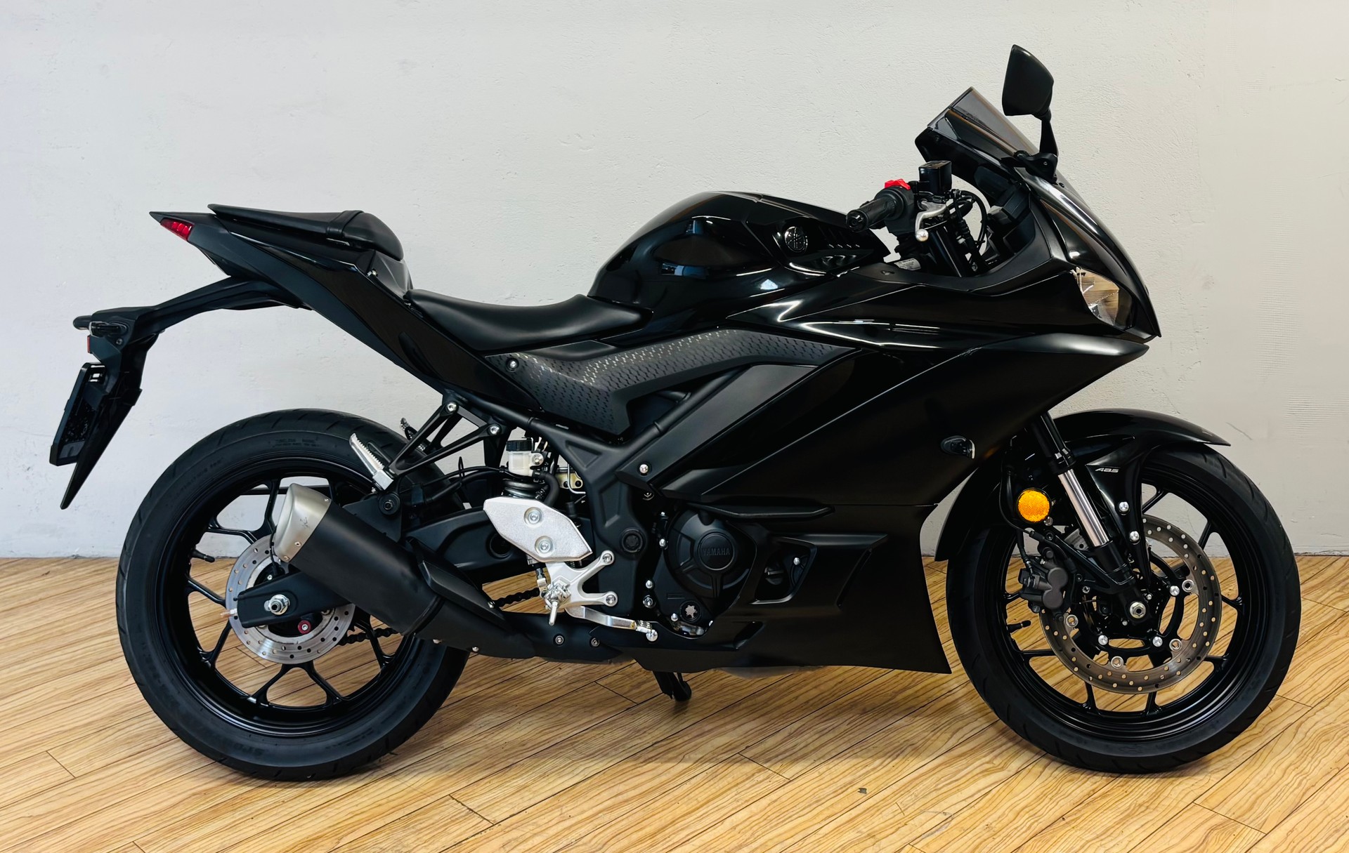YAMAHA YZF-R3-showroom-element-1