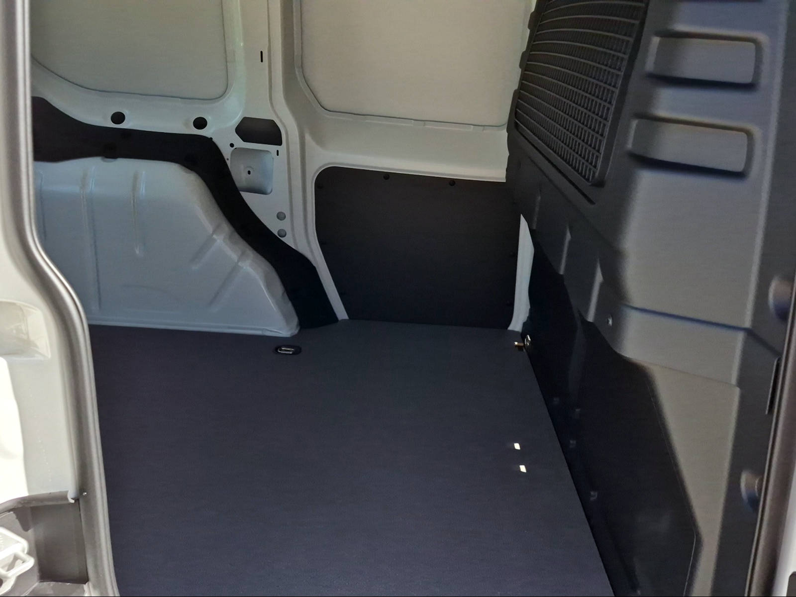 VW Caddy Cargo 1.5 TSI Plug in Hybrid Entry DSG-image-12