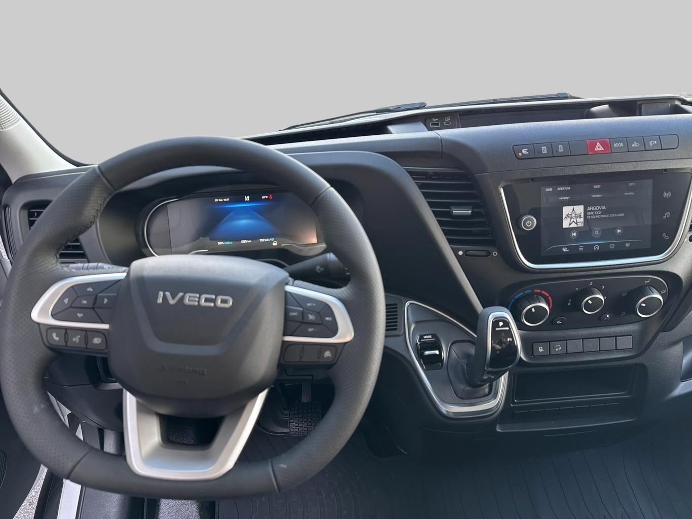 IVECO 35S18-image-9