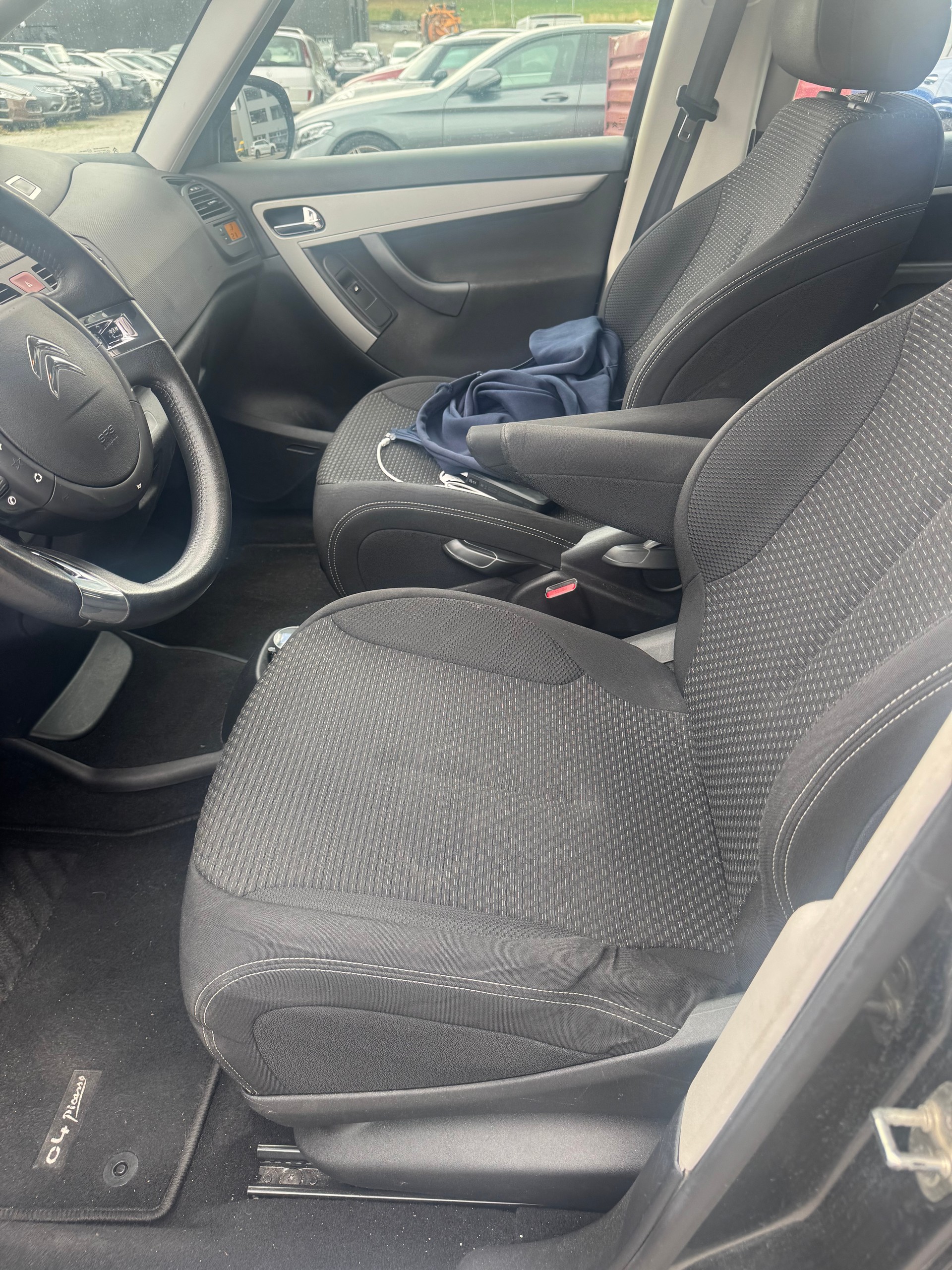 CITROEN C4 Picasso 1.6 HDI 16V Séduction EGS6-image-7