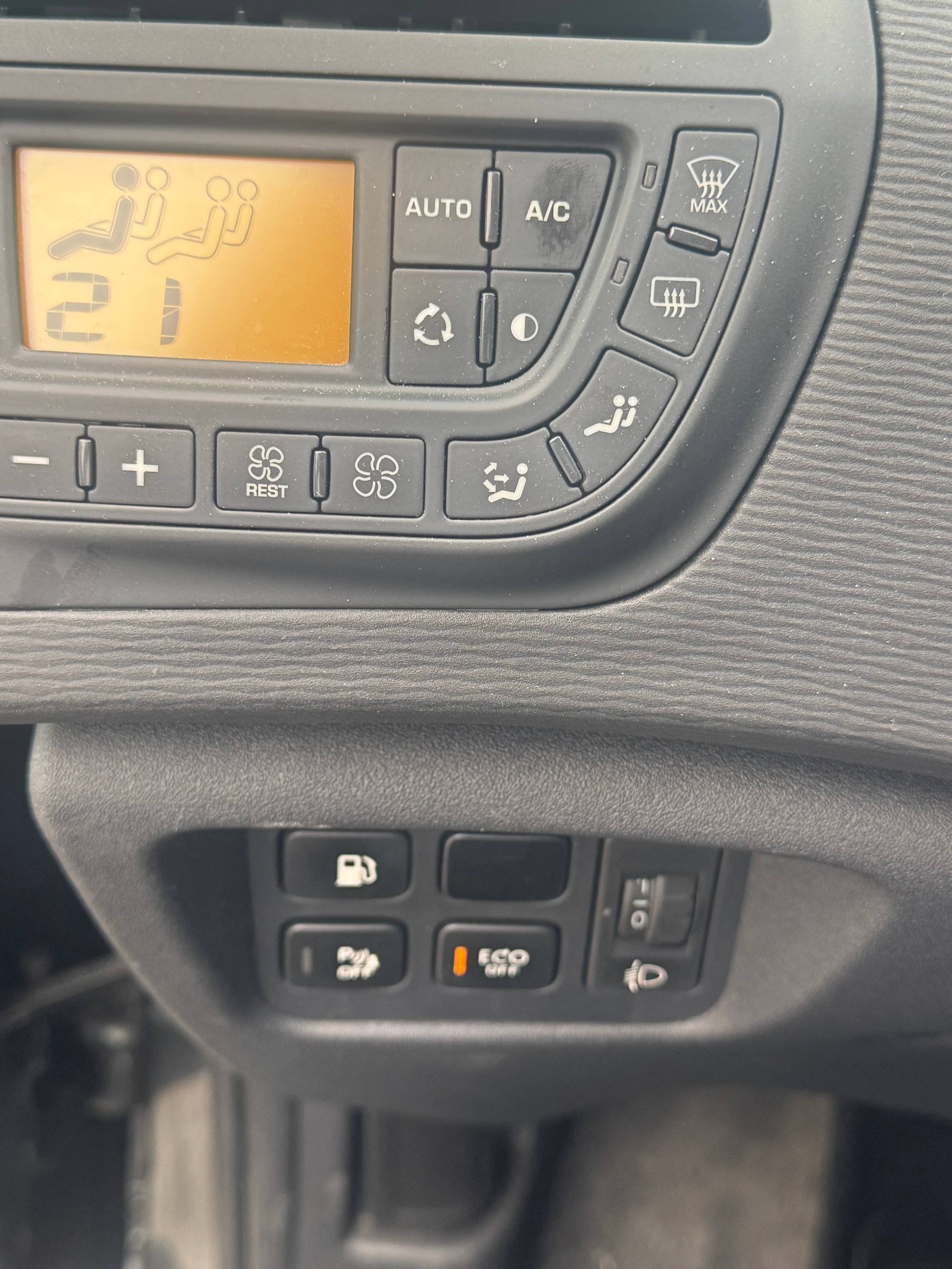 CITROEN C4 Picasso 1.6 HDI 16V Séduction EGS6-image-8