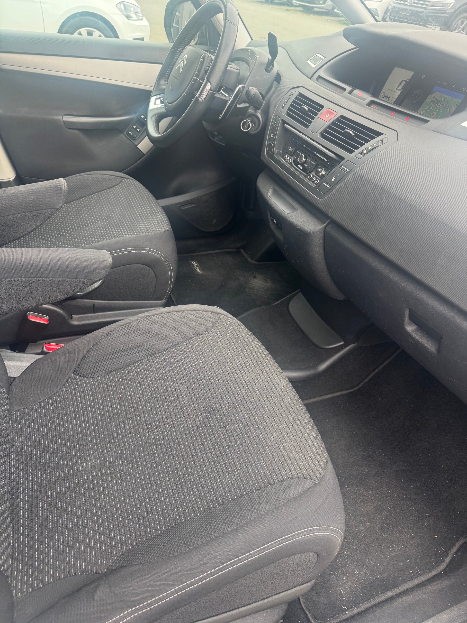 CITROEN C4 Picasso 1.6 HDI 16V Séduction EGS6-image-4