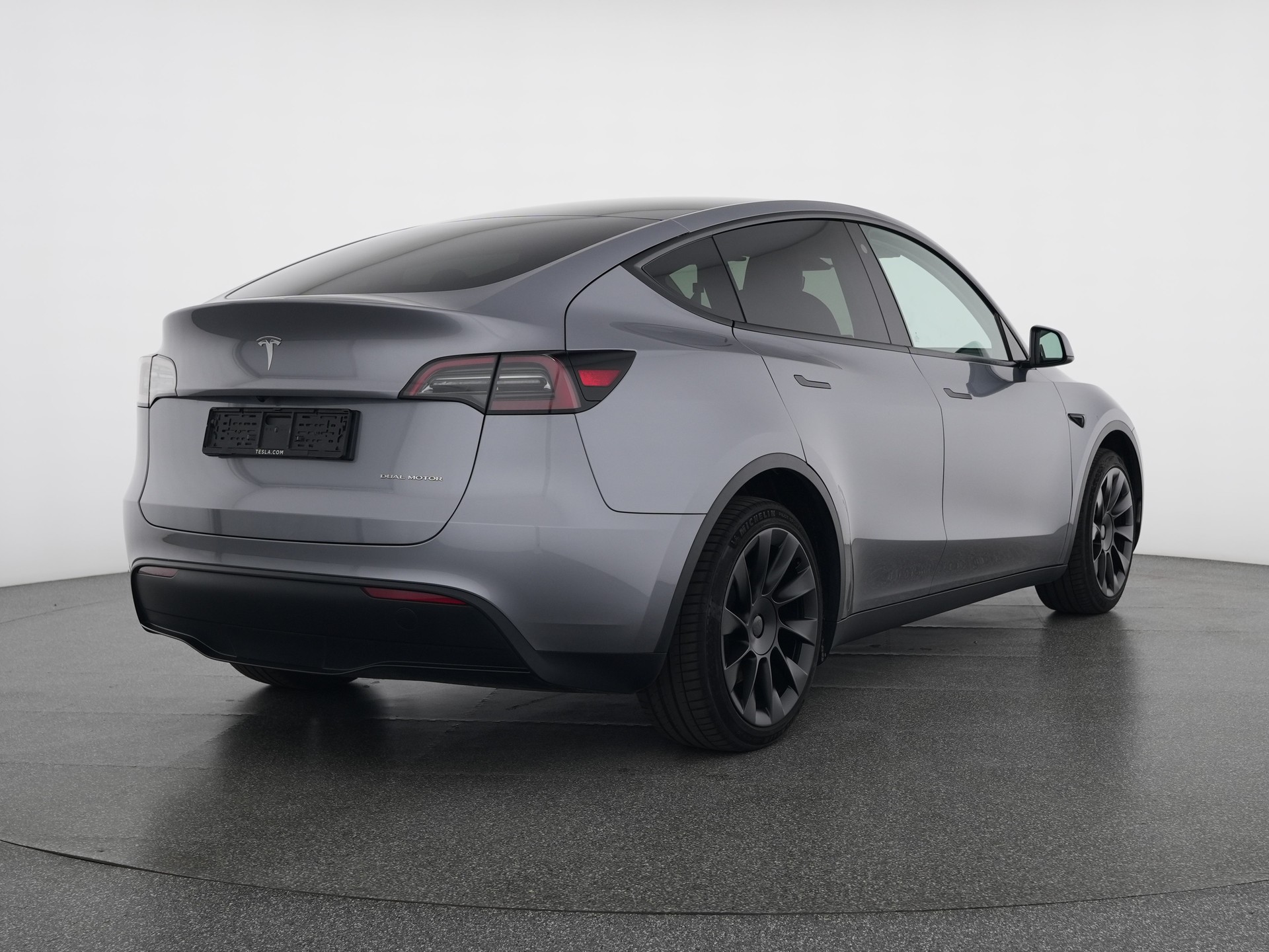 TESLA Model Y Long Range-image-4
