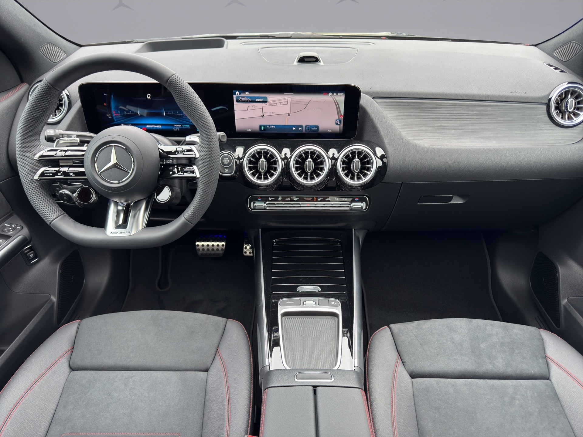 MERCEDES-BENZ GLA-Klasse H247 GLA 35 AMG 4matic-image-13