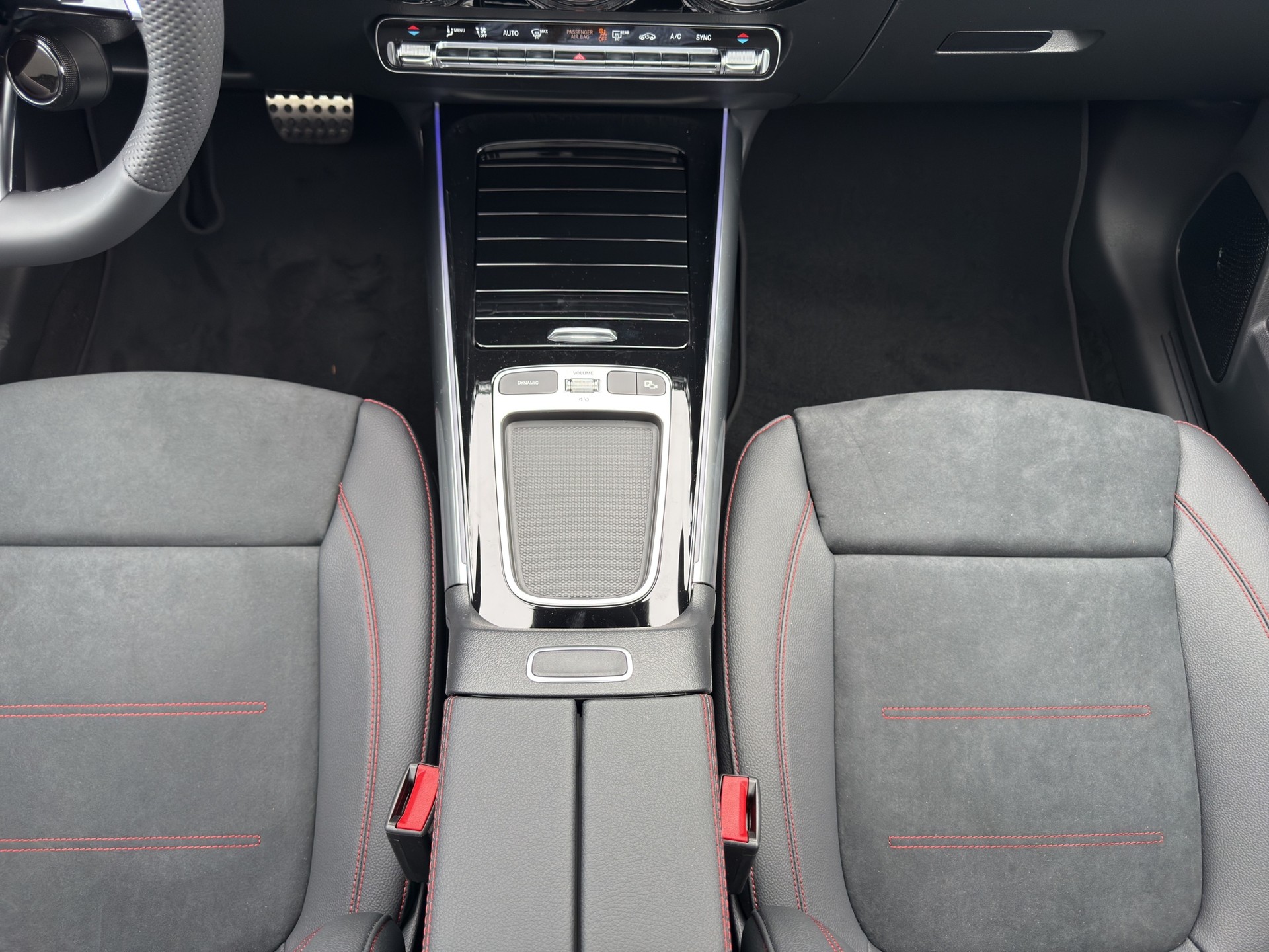 MERCEDES-BENZ GLA-Klasse H247 GLA 35 AMG 4matic-image-14
