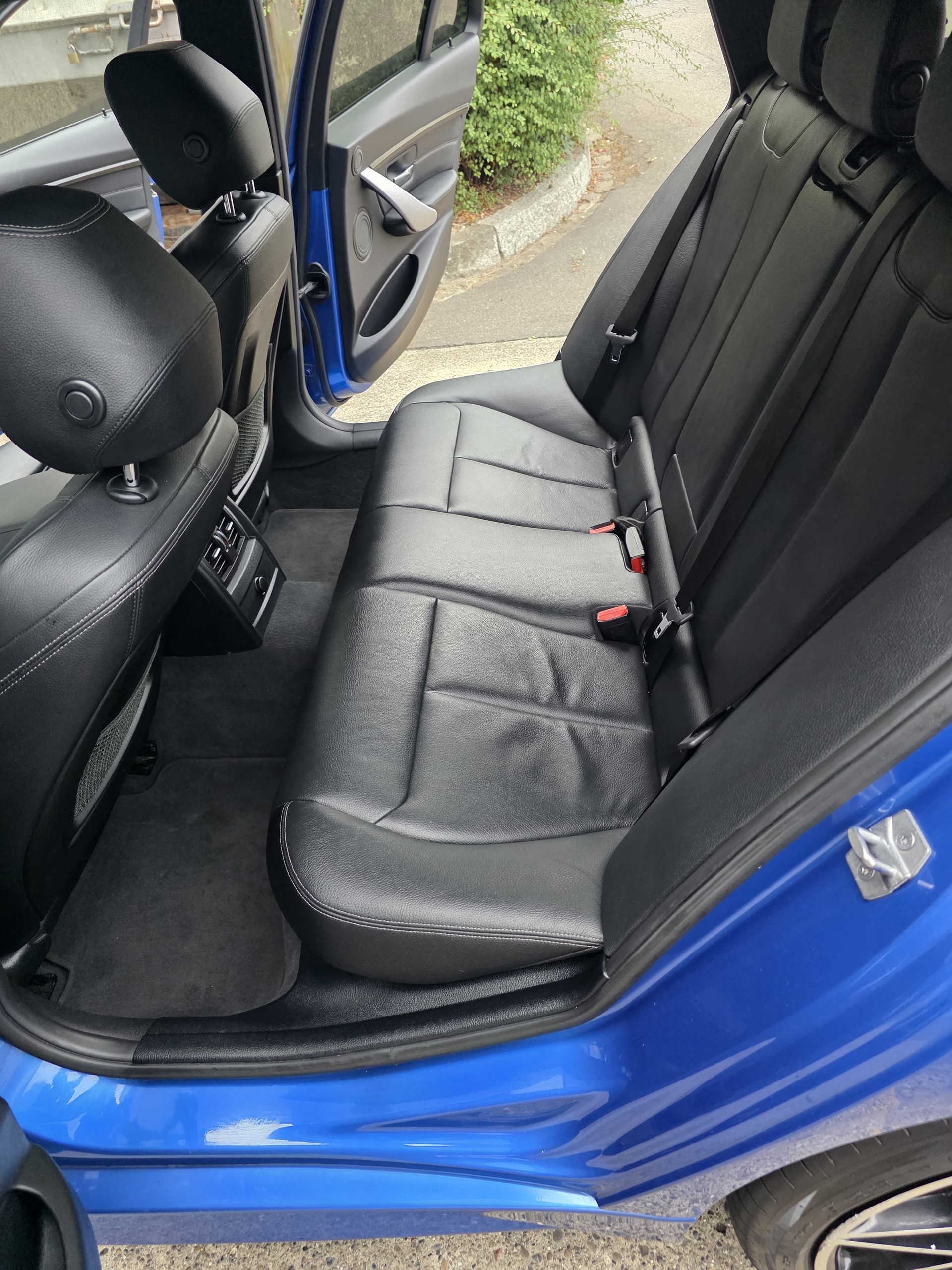 BMW 340i xDrive-image-4