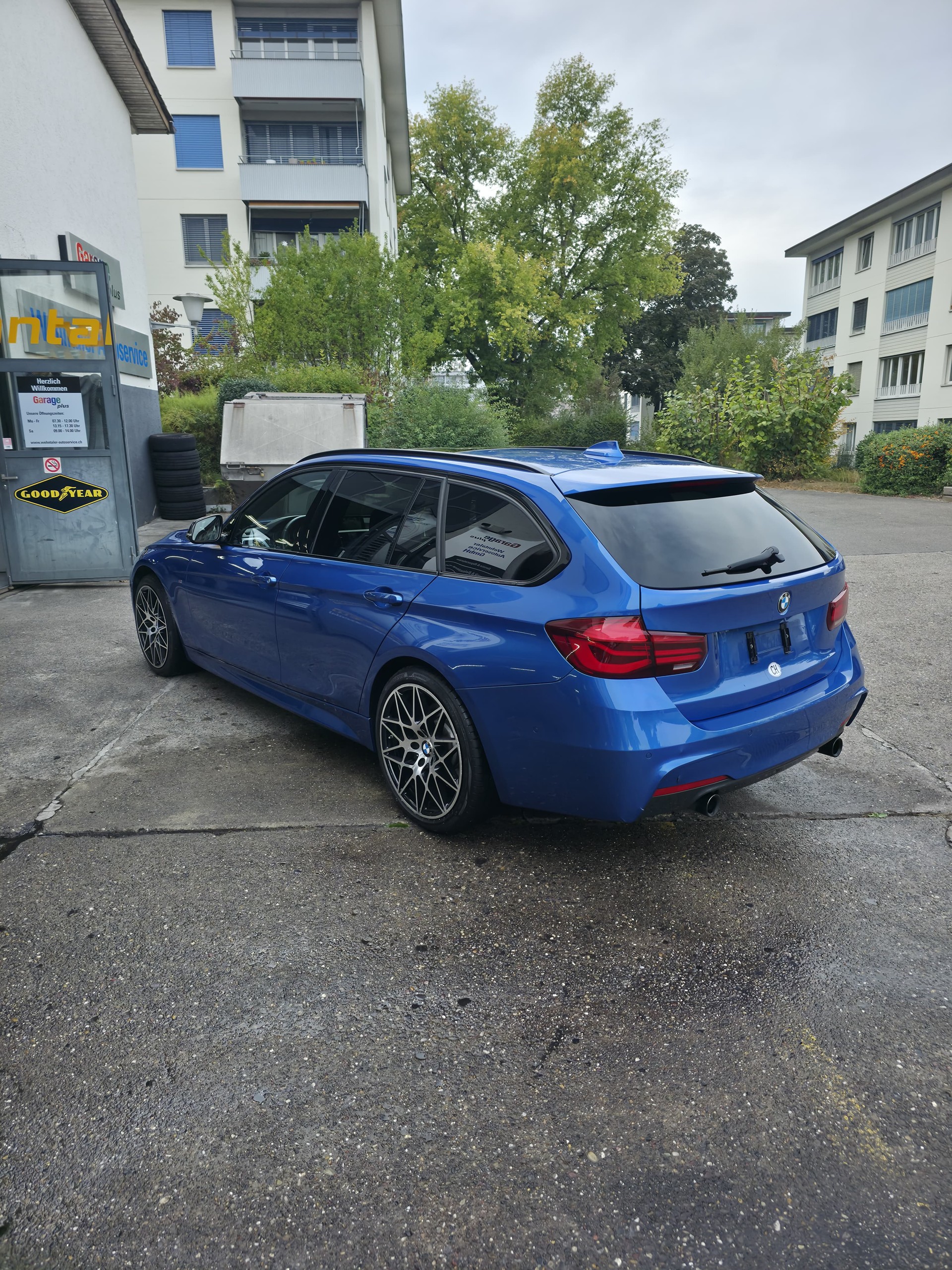 BMW 340i xDrive-image-2