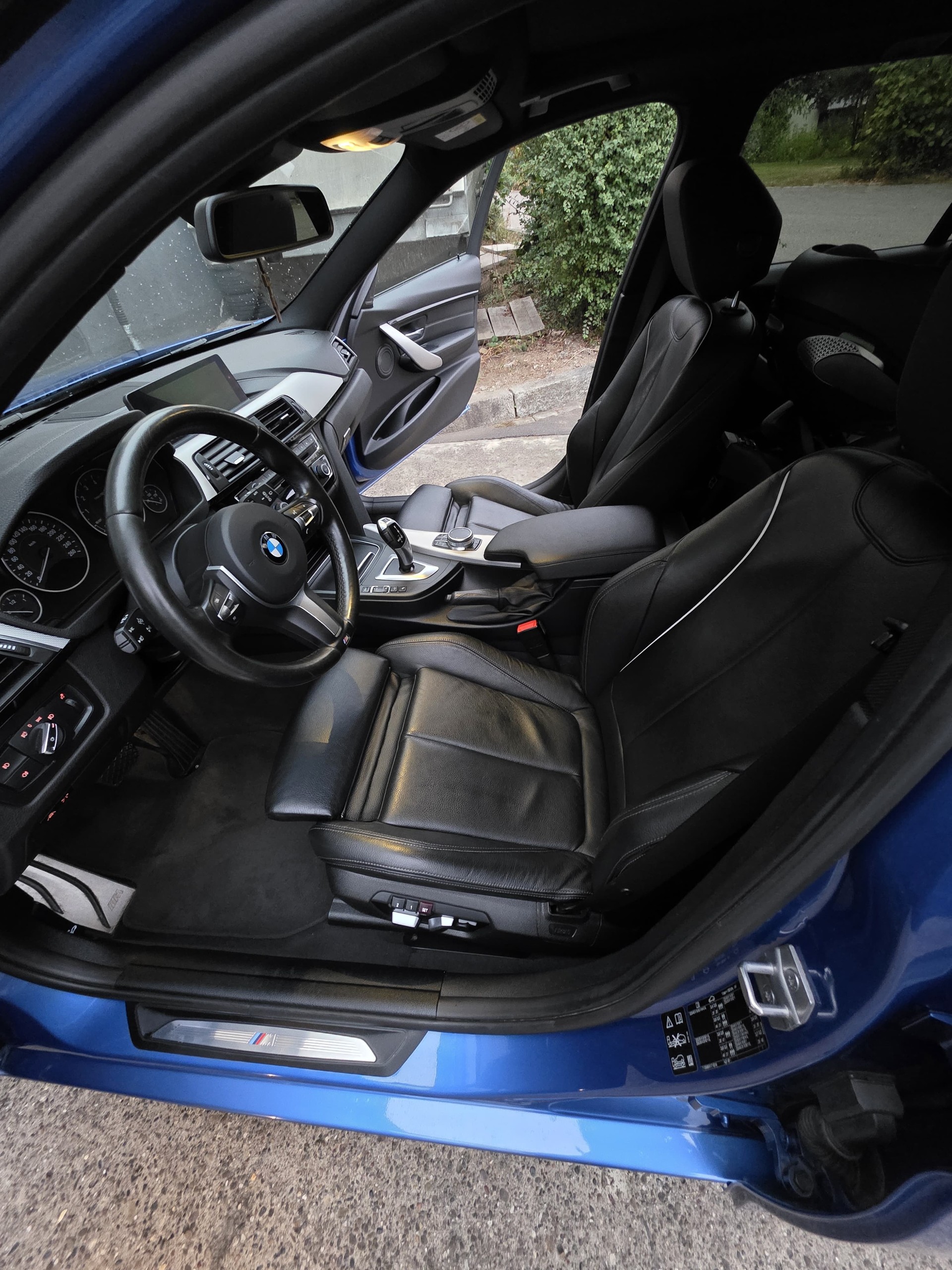 BMW 340i xDrive-image-5
