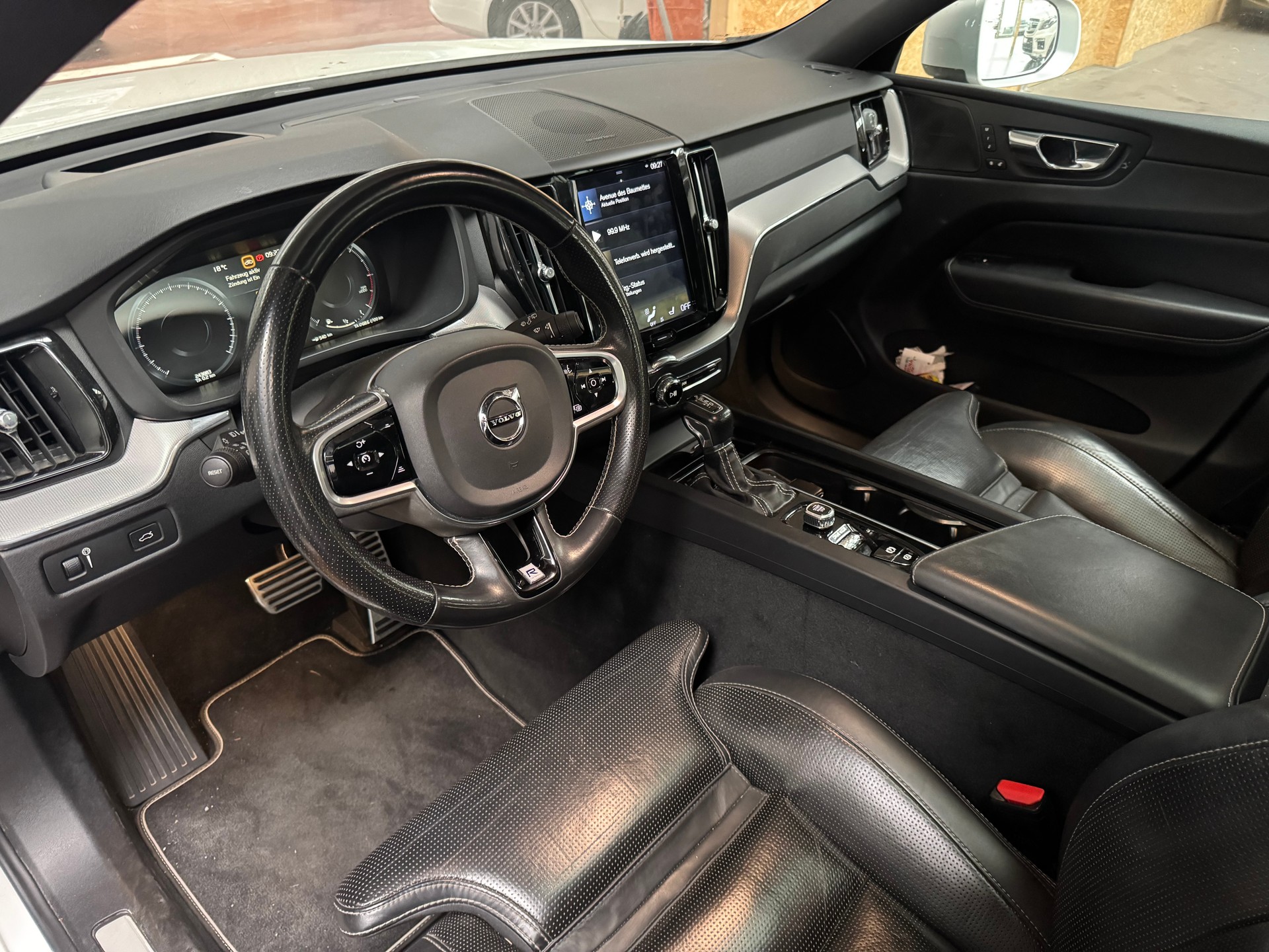 VOLVO XC60 D4 R-Design Geartronic-image-19