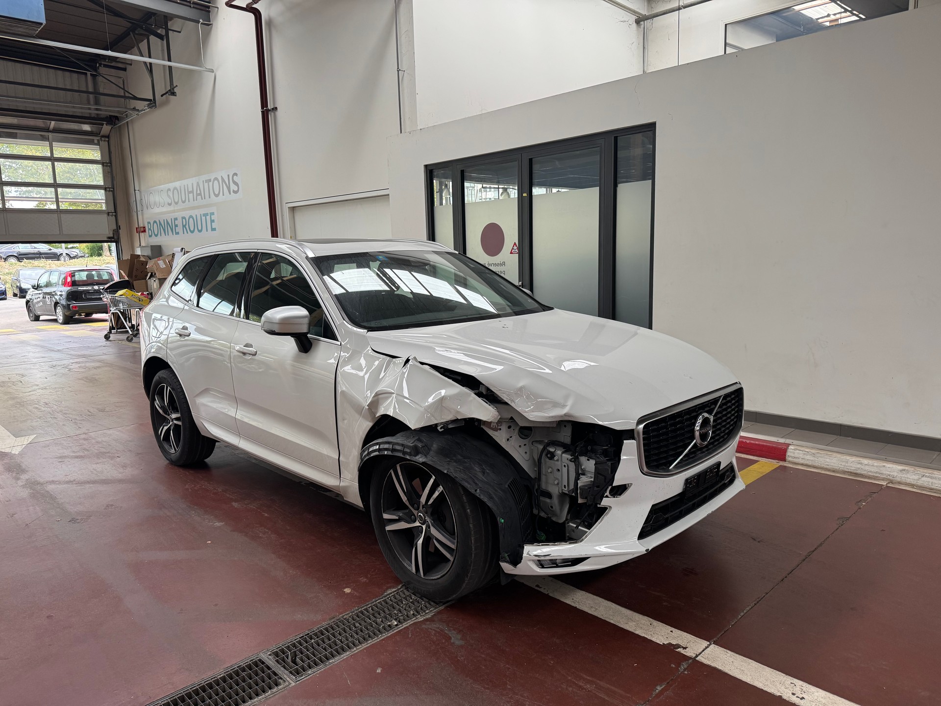 VOLVO XC60 D4 R-Design Geartronic-image-1