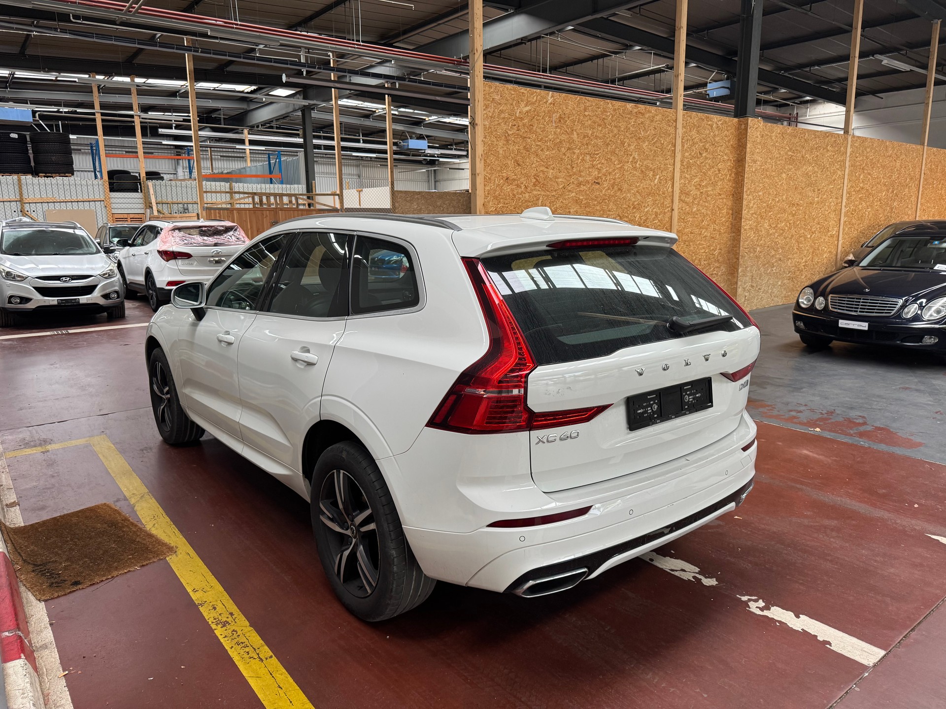 VOLVO XC60 D4 R-Design Geartronic-image-7
