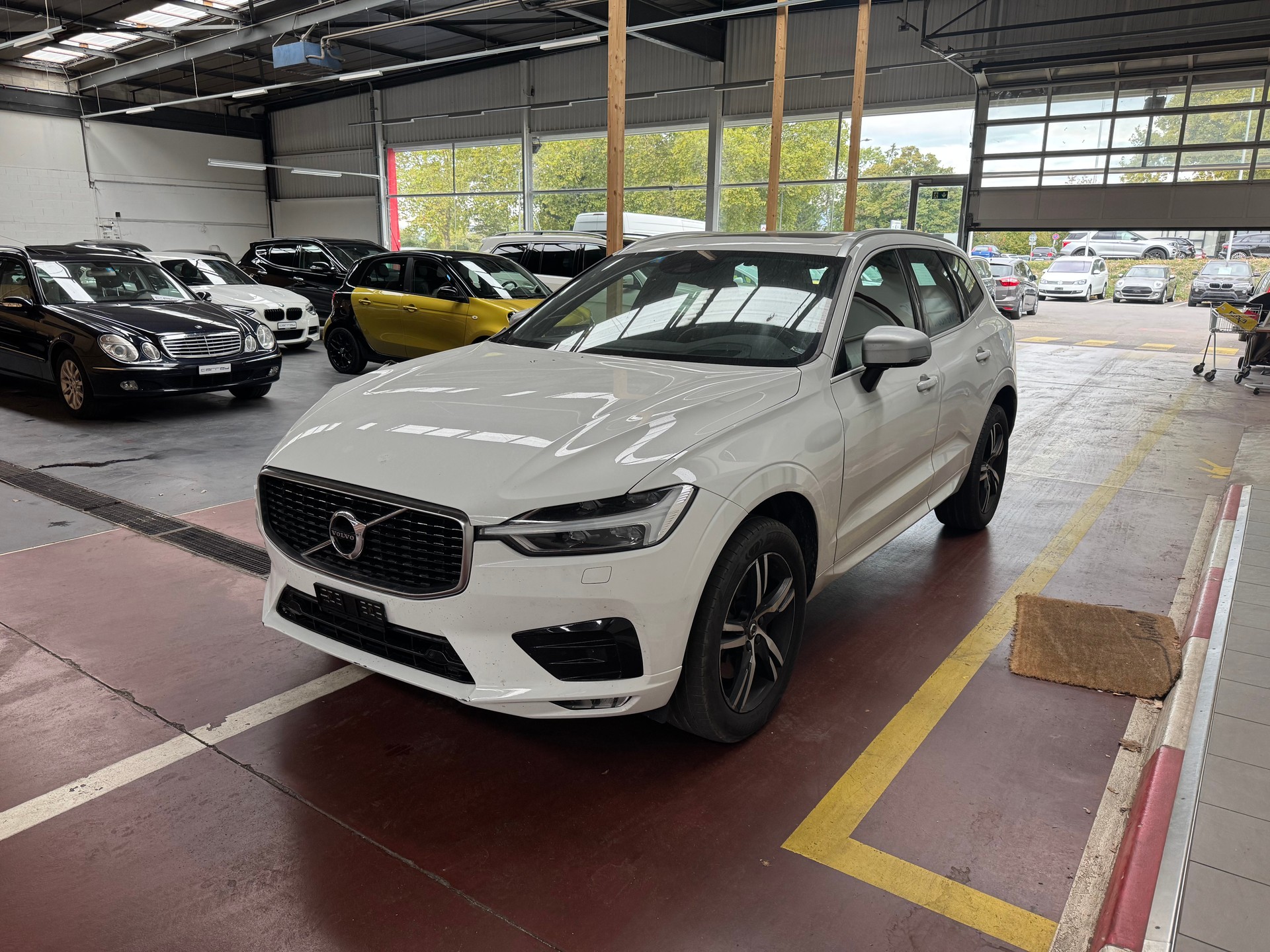 VOLVO XC60 D4 R-Design Geartronic-image-0