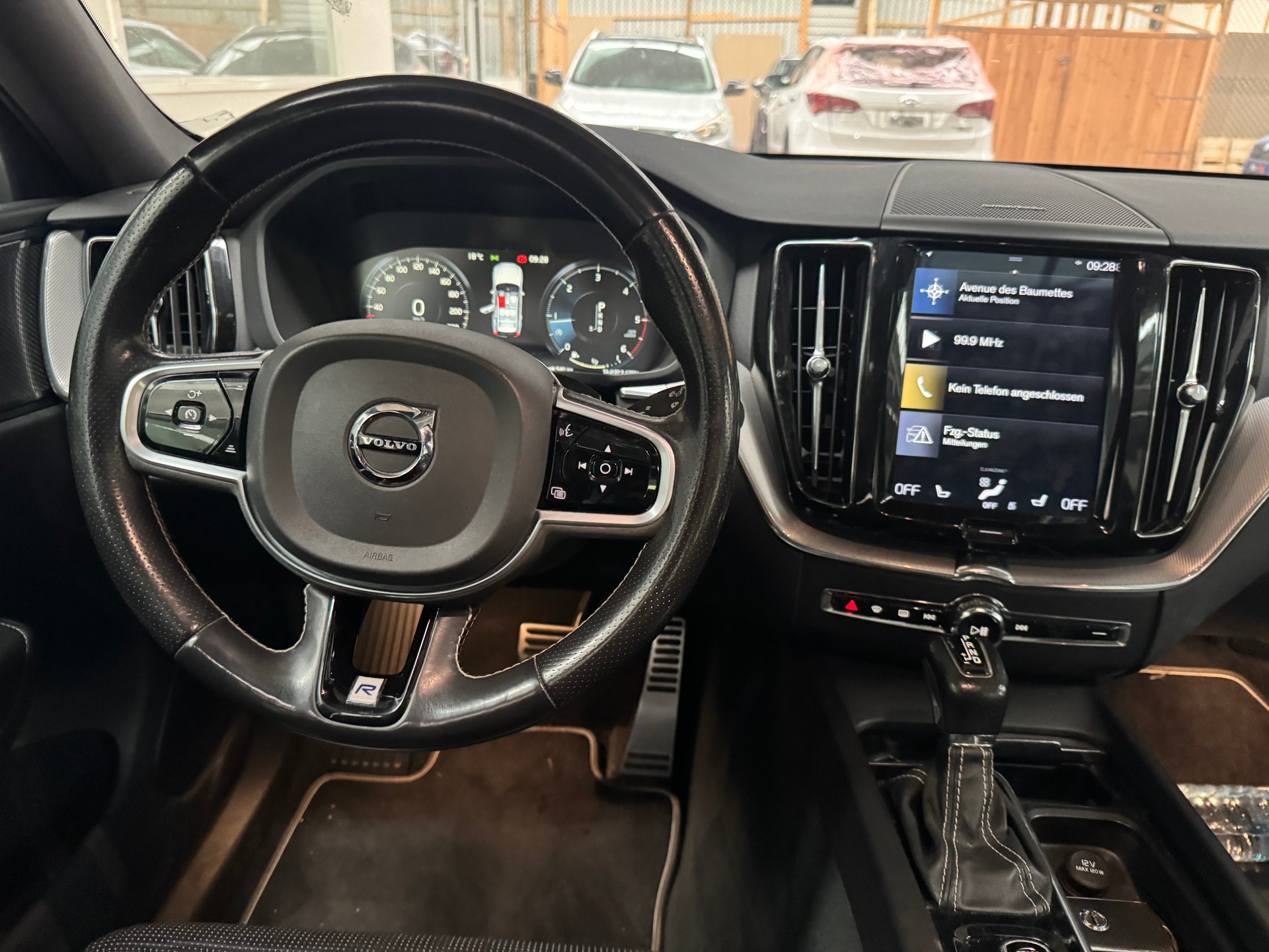 VOLVO XC60 D4 R-Design Geartronic-image-16