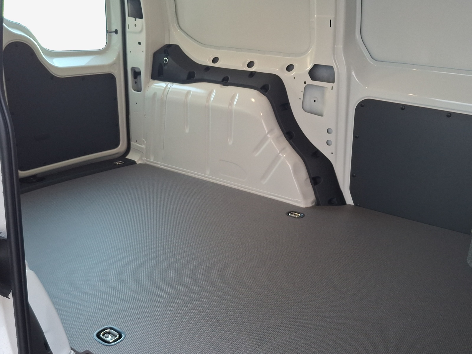 VW Caddy Cargo 1.5 TSI Plug in Hybrid DSG Maxi Entry-image-11