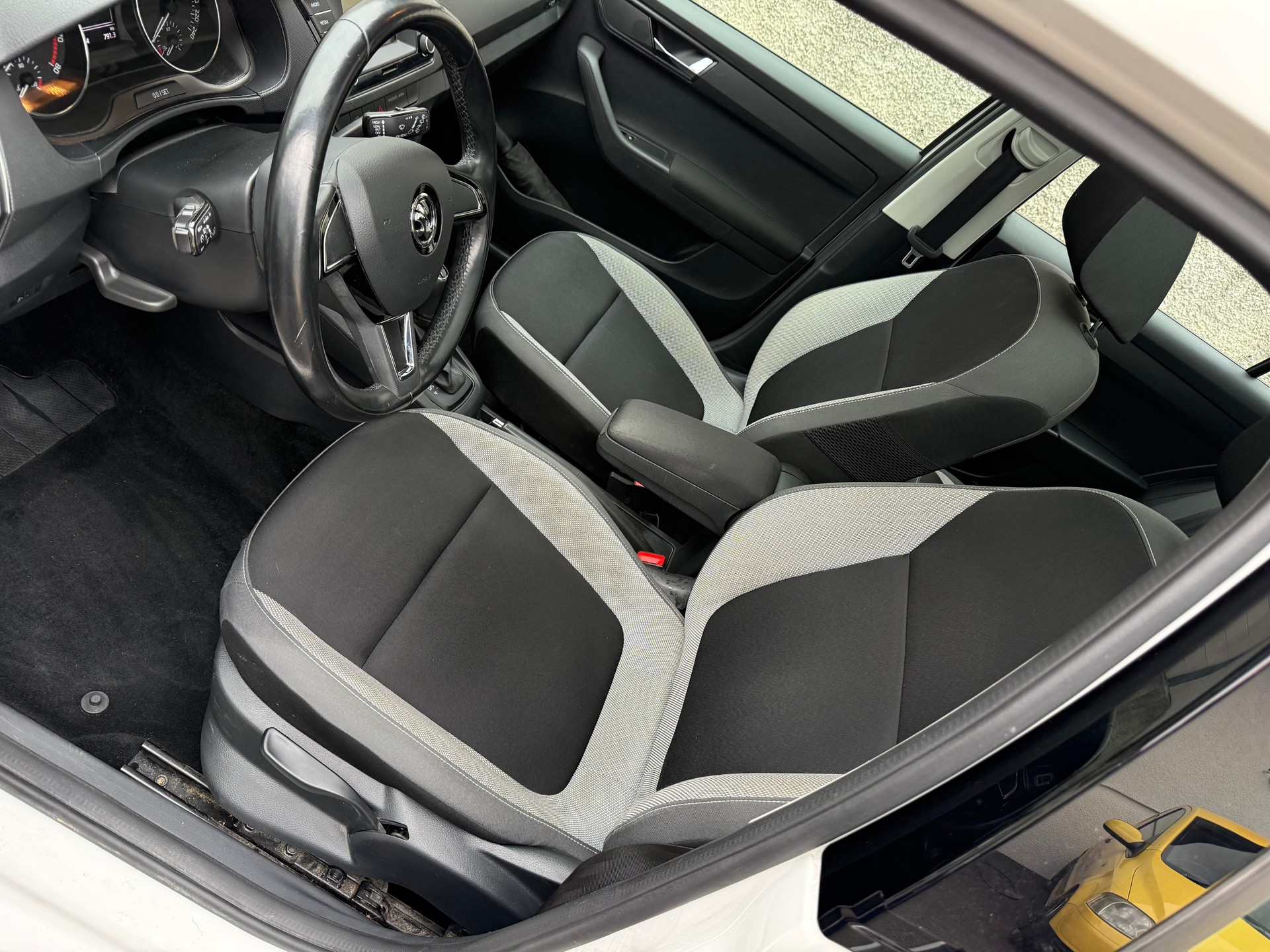 SKODA Fabia 1.2 TSI Ambition DSG-image-6