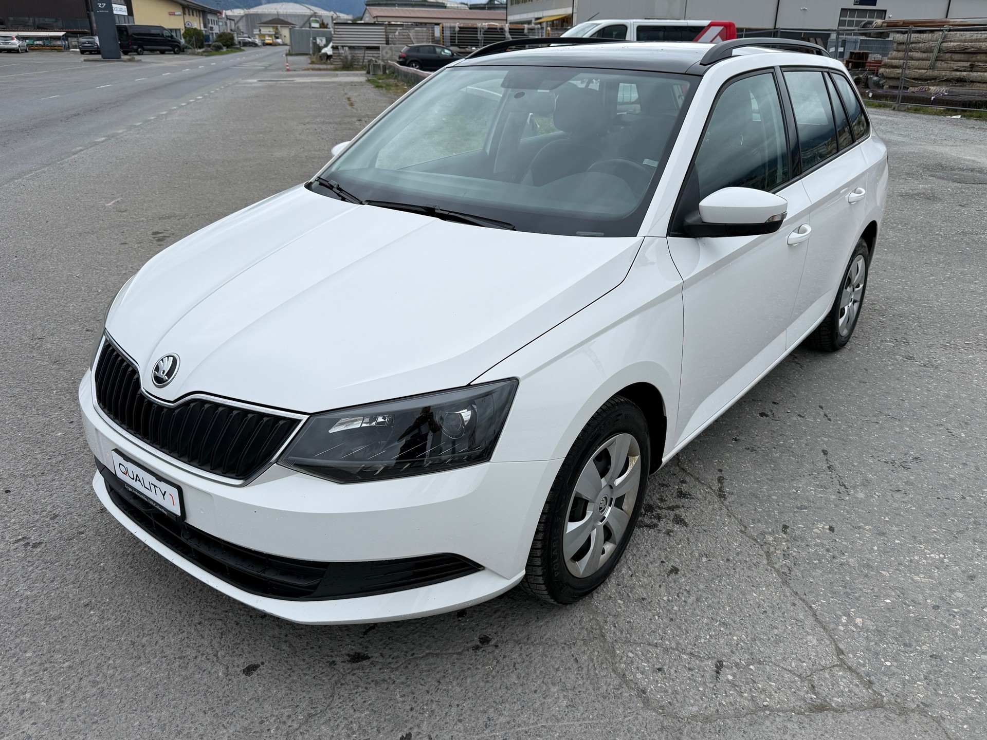 SKODA Fabia 1.2 TSI Ambition DSG-image-1