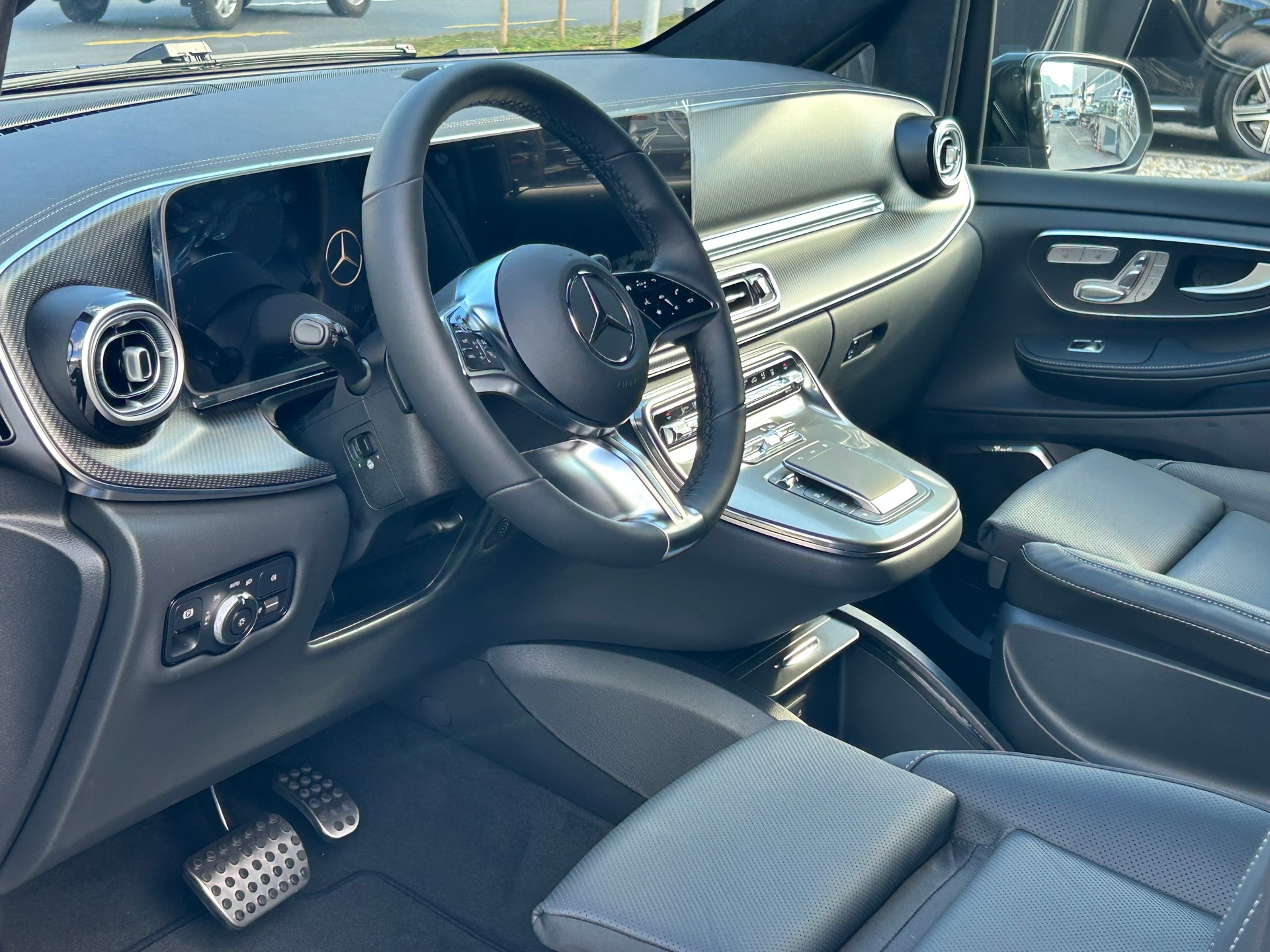 MERCEDES-BENZ V 300 d Exclusive L SWISS EDITION 4MATIC-image-13
