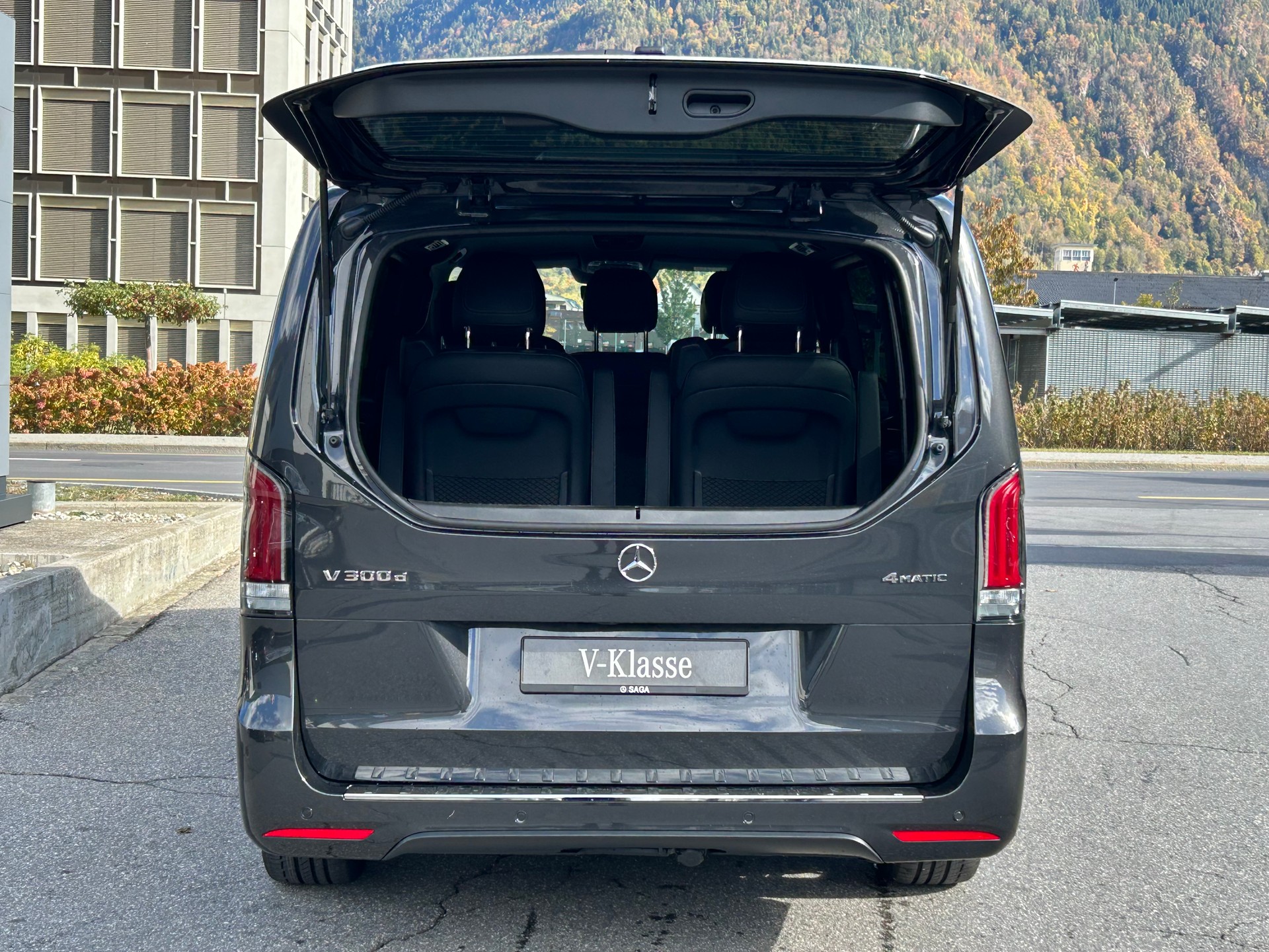 MERCEDES-BENZ V 300 d Exclusive L SWISS EDITION 4MATIC-image-6