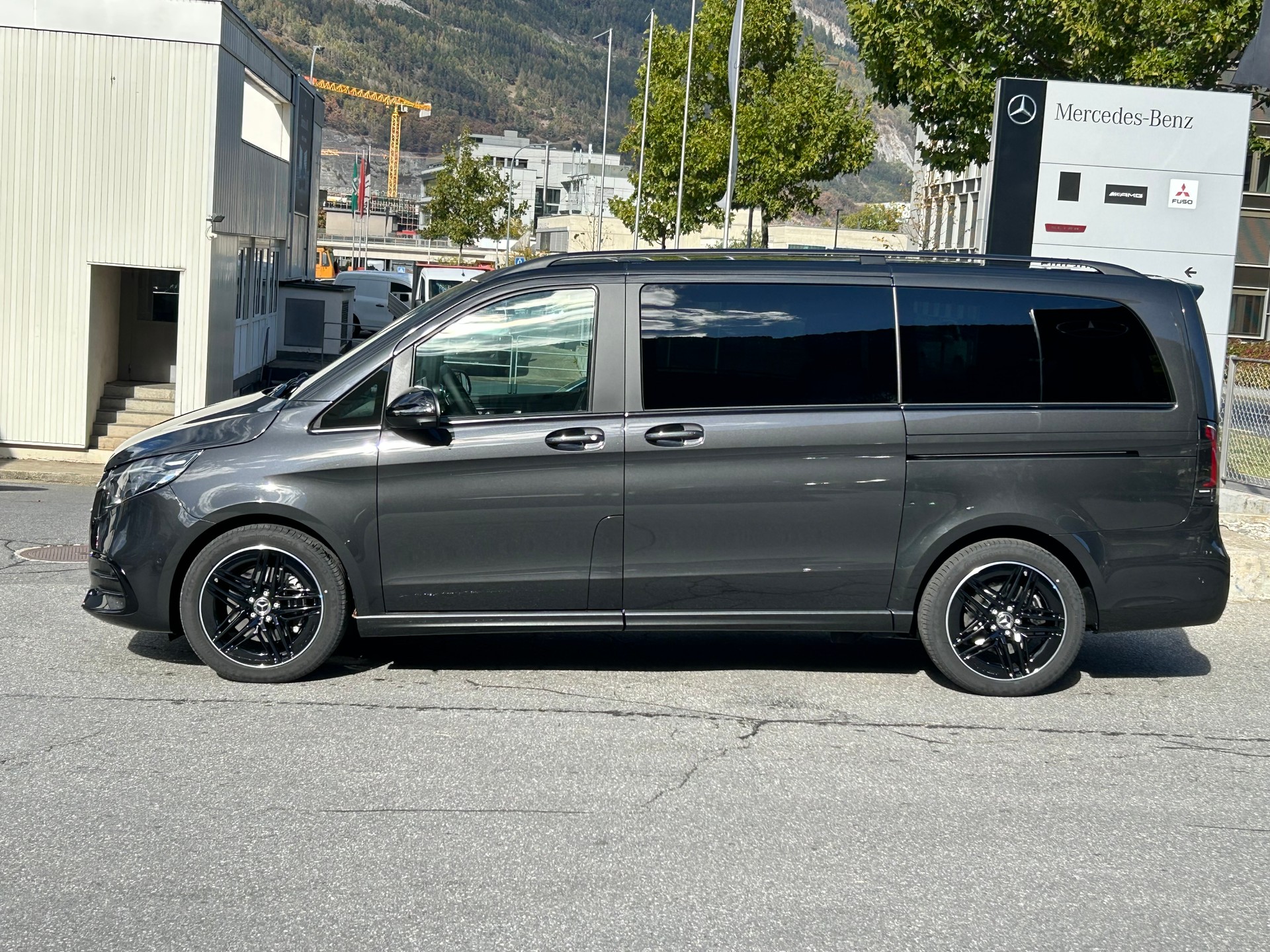 MERCEDES-BENZ V 300 d Exclusive L SWISS EDITION 4MATIC-image-3