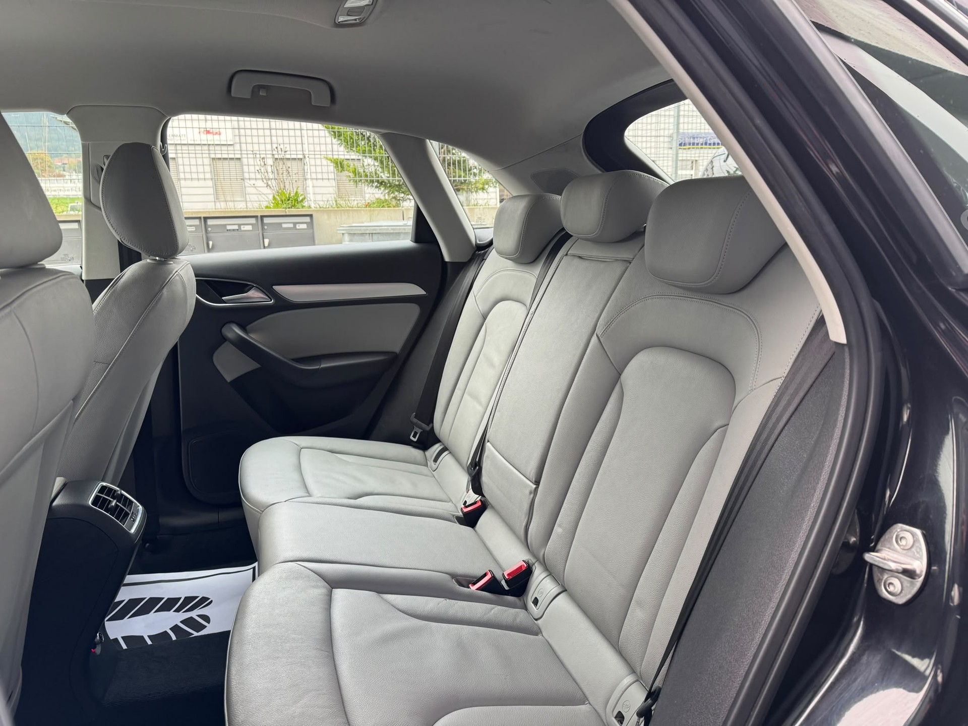 AUDI Q3 2.0 TFSI quattro S-tronic-image-11
