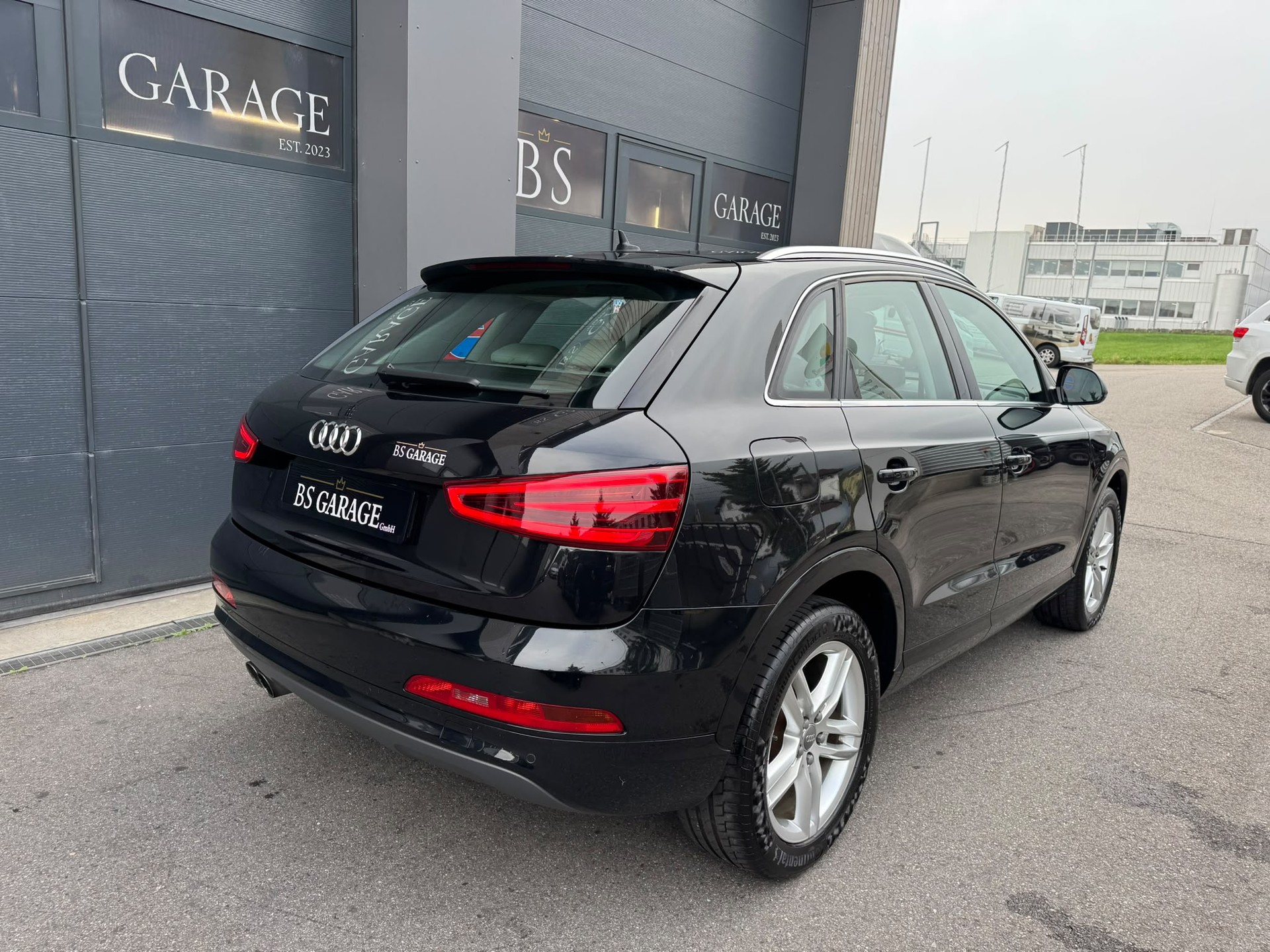 AUDI Q3 2.0 TFSI quattro S-tronic-image-4