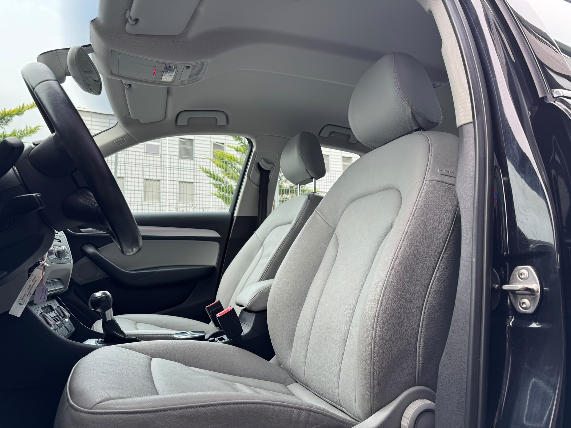 AUDI Q3 2.0 TFSI quattro S-tronic-image-9