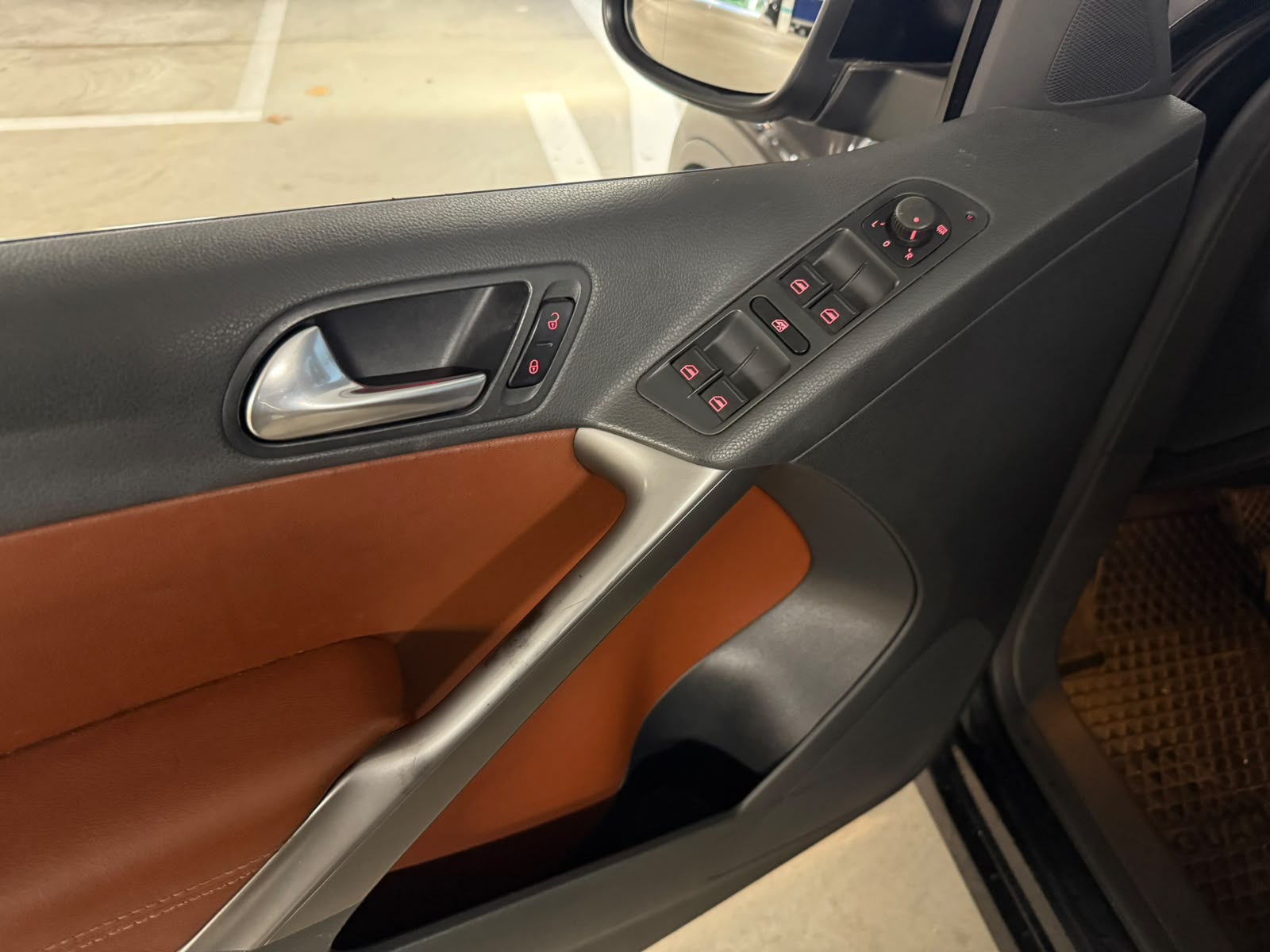 VW Tiguan 2.0 TSI Sport&Style Tiptronic-image-7