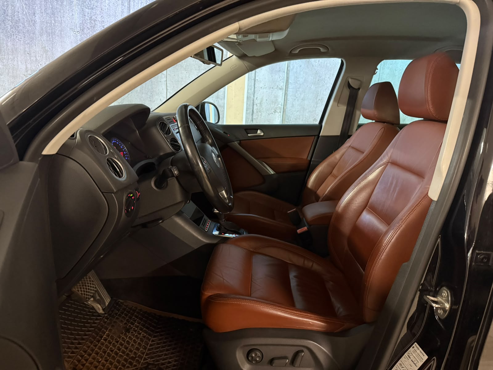 VW Tiguan 2.0 TSI Sport&Style Tiptronic-image-9