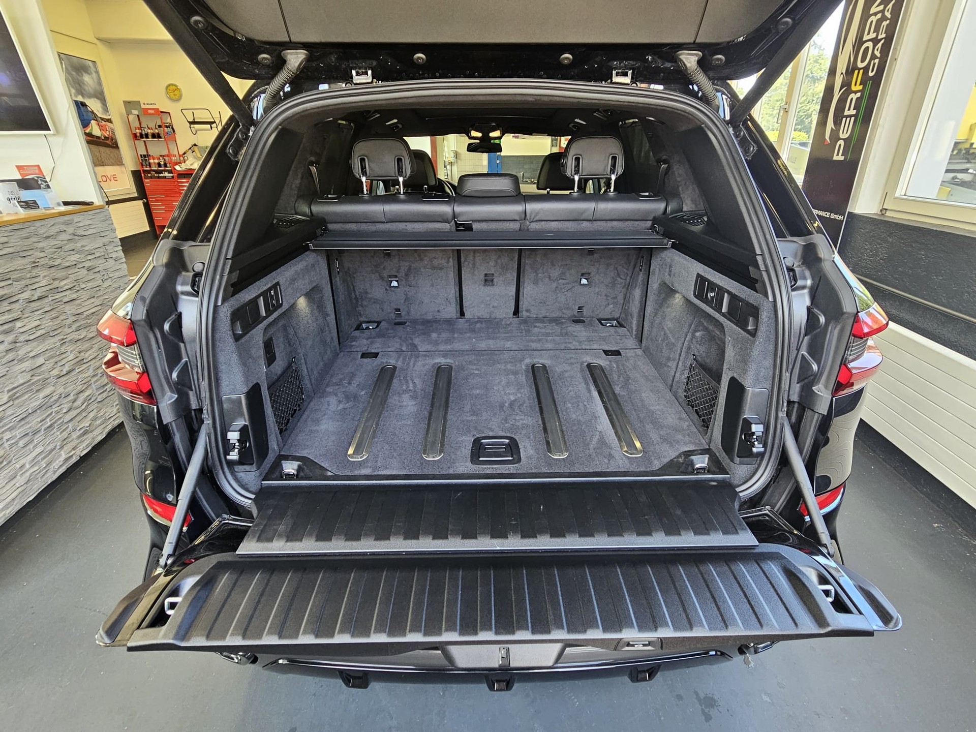 BMW X5 xDrive M50i Steptronic-image-10